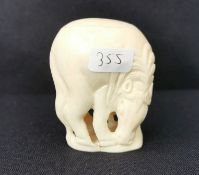 NETSUKE / OKIMONO: PFERD