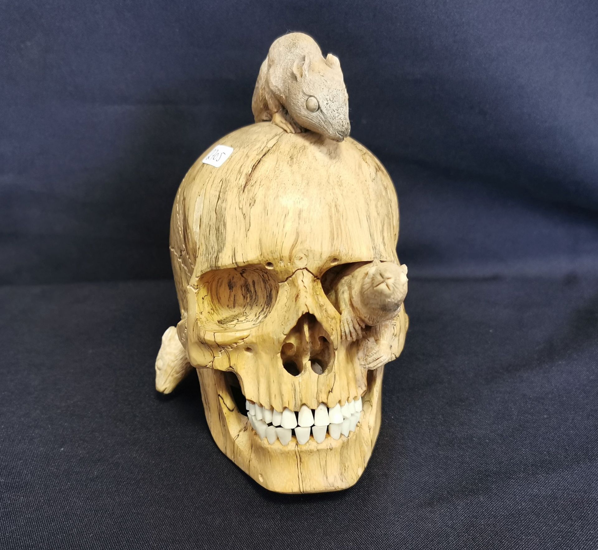 SKULPTUR: SCHÄDEL MIT MÄUSEN - Bild 2 aus 7