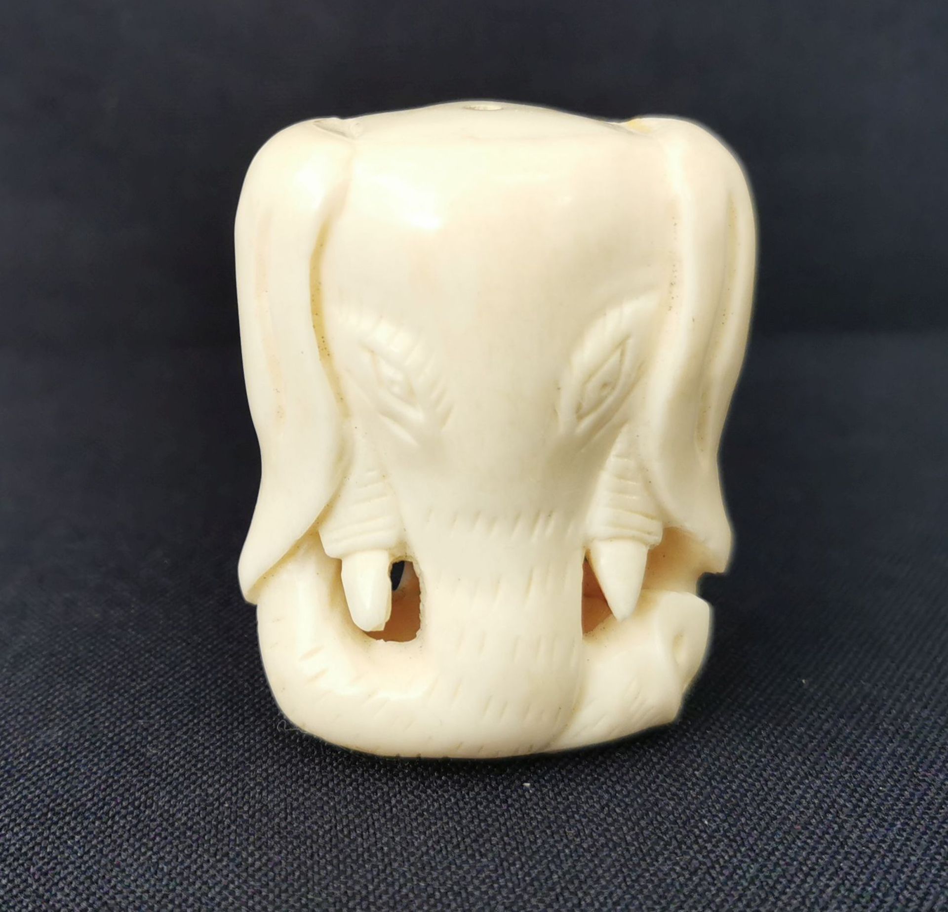 NETSUKE / OKIMONO: ELEFANT