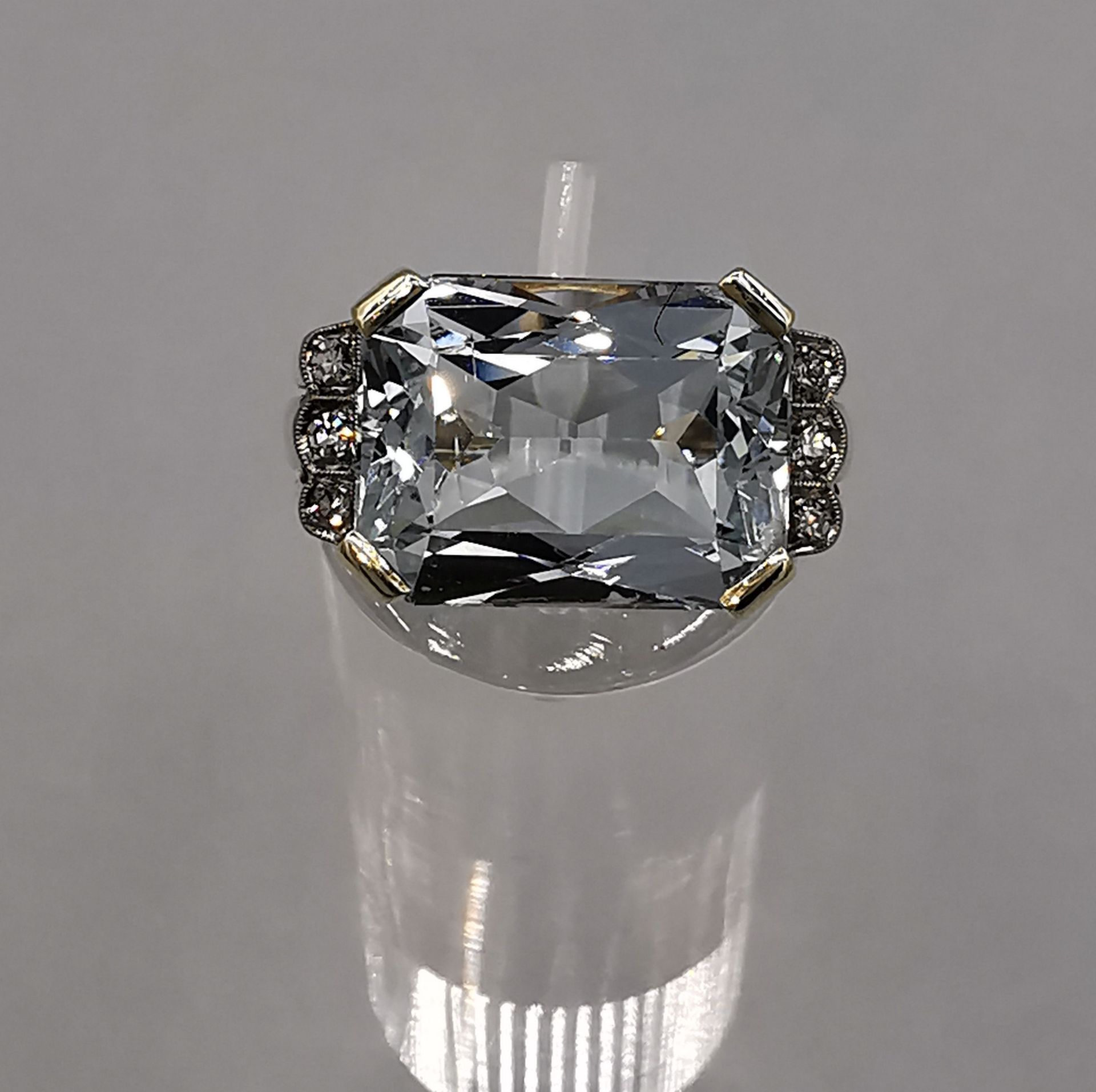 RING WITH AQUAMARINE