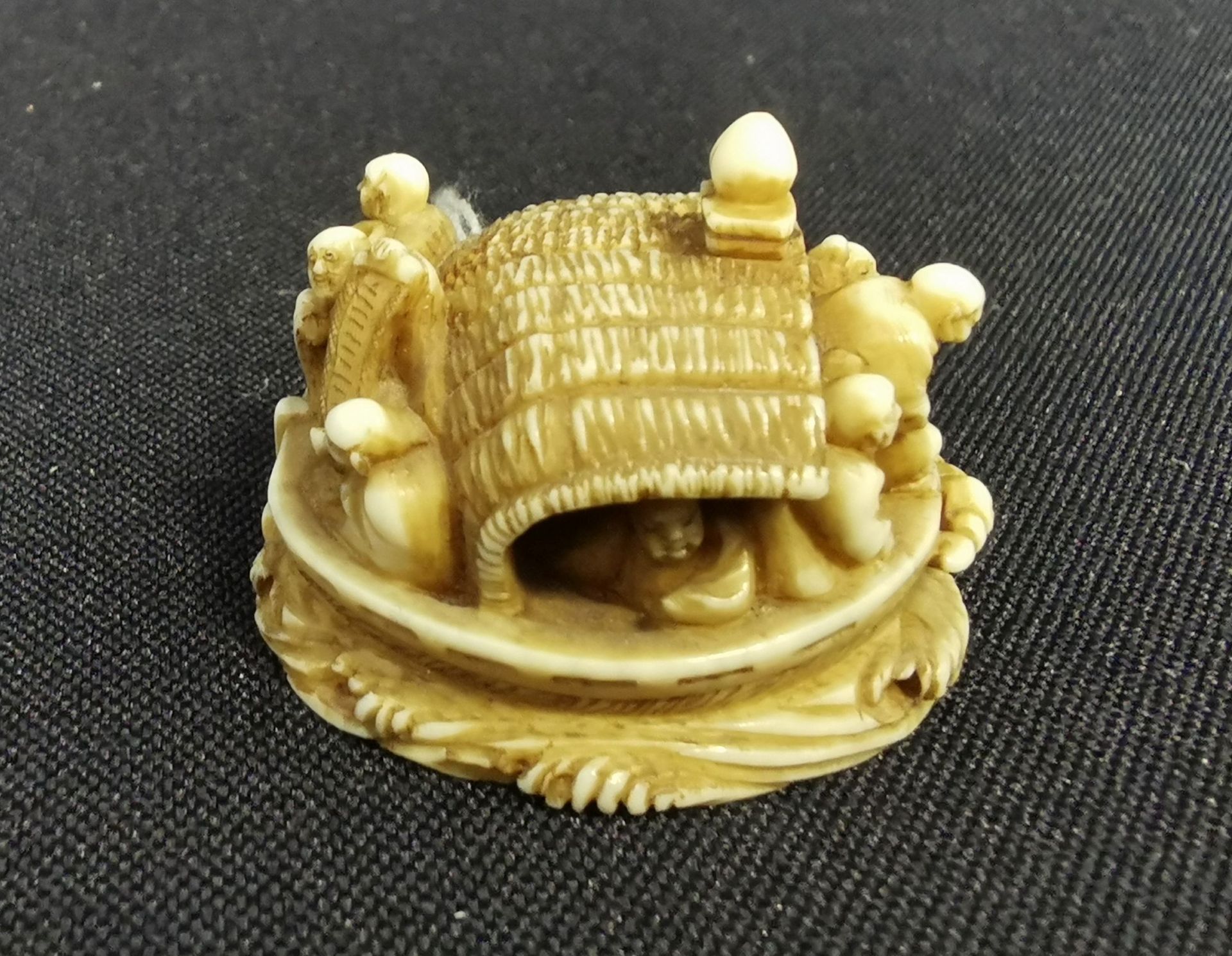 FINE NETSUKE: SHIP WITH PASSENGERS - Image 2 of 5