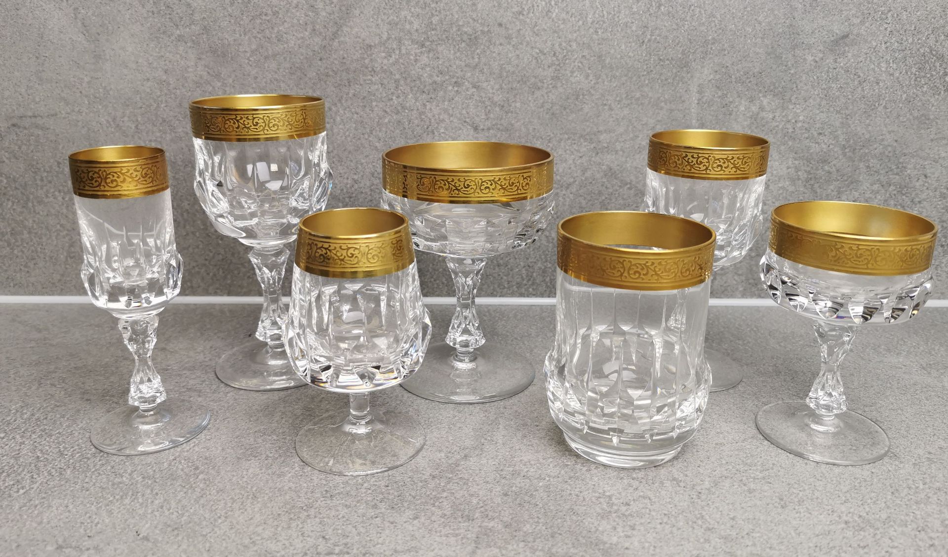 DRINKING GLASS SET