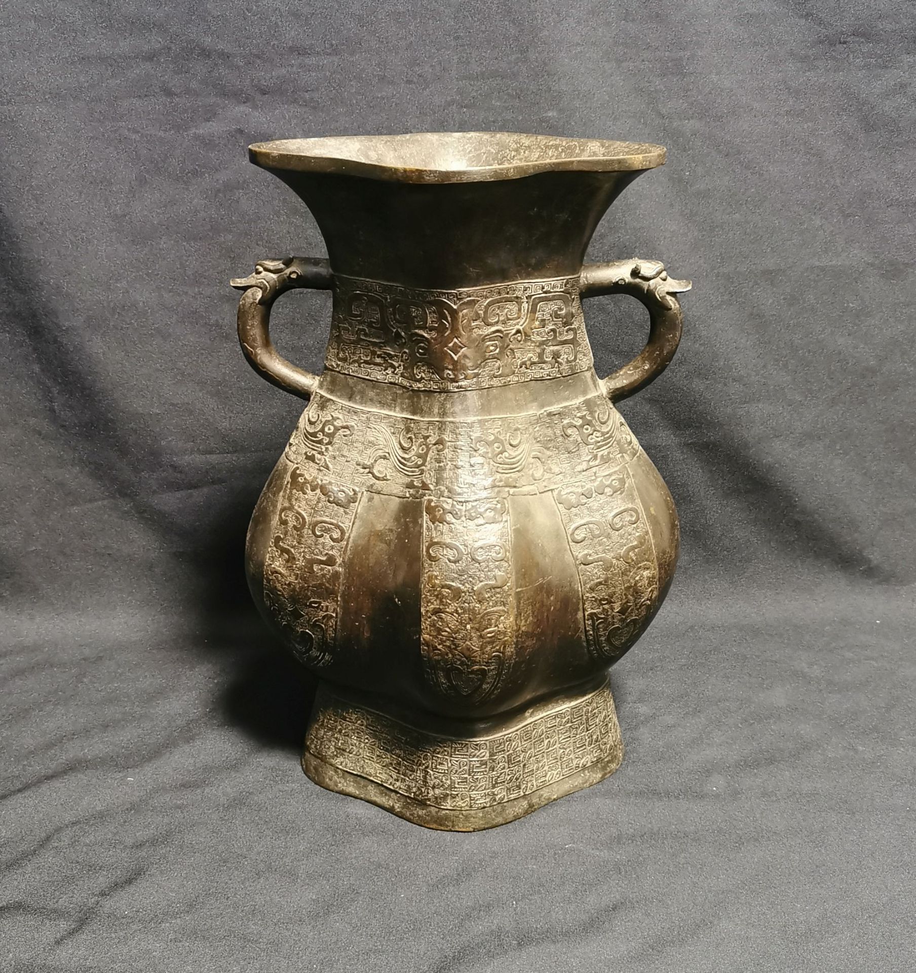 LARGE VASE WITH HANDLE IN ARCHAIC FORM LANGUAGE - Image 4 of 6