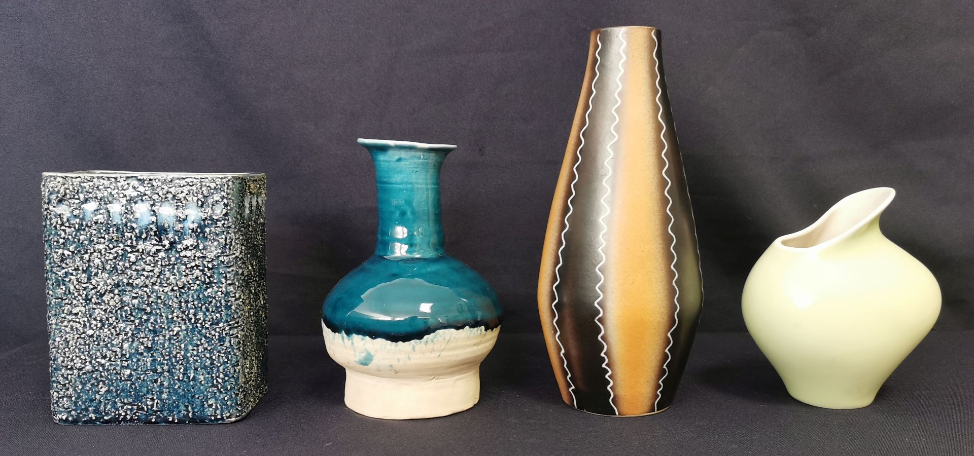 4 VASES  - Image 4 of 5