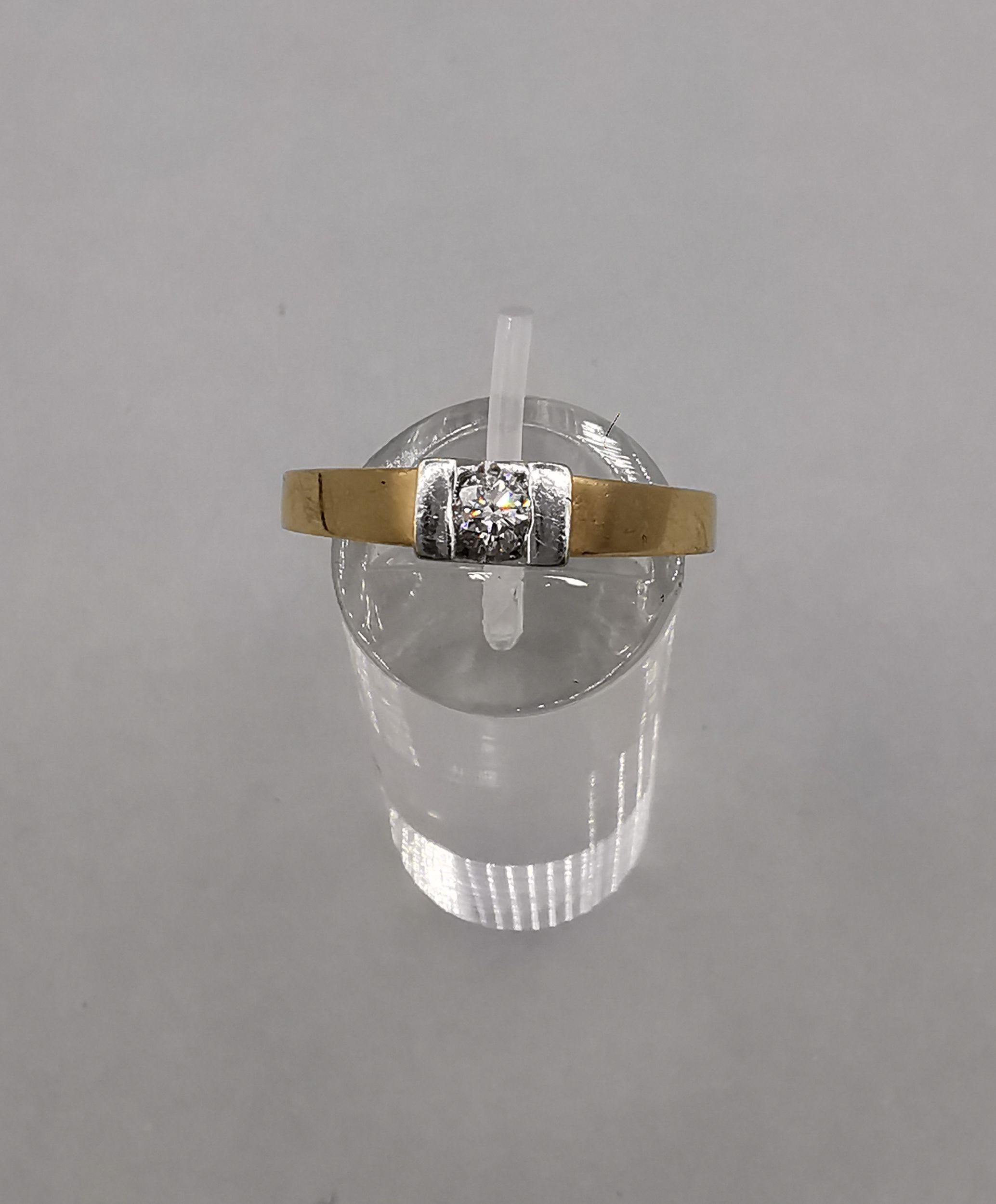 RING WITH DIAMONDS - Image 2 of 3