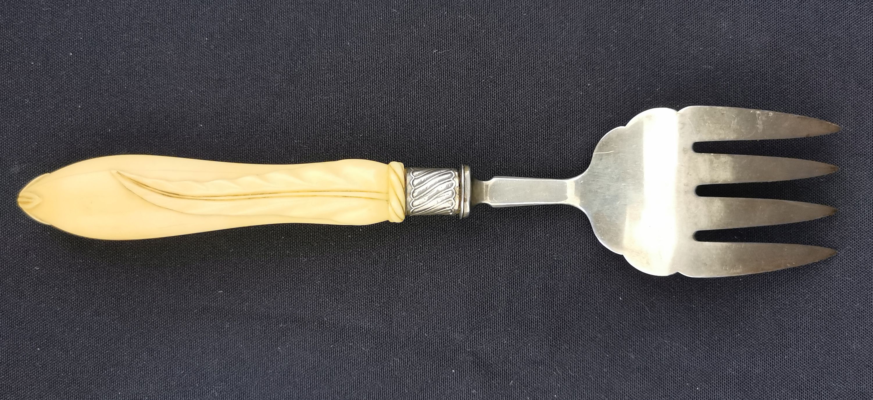 VICTORIAN SERVING FORK - Image 2 of 3