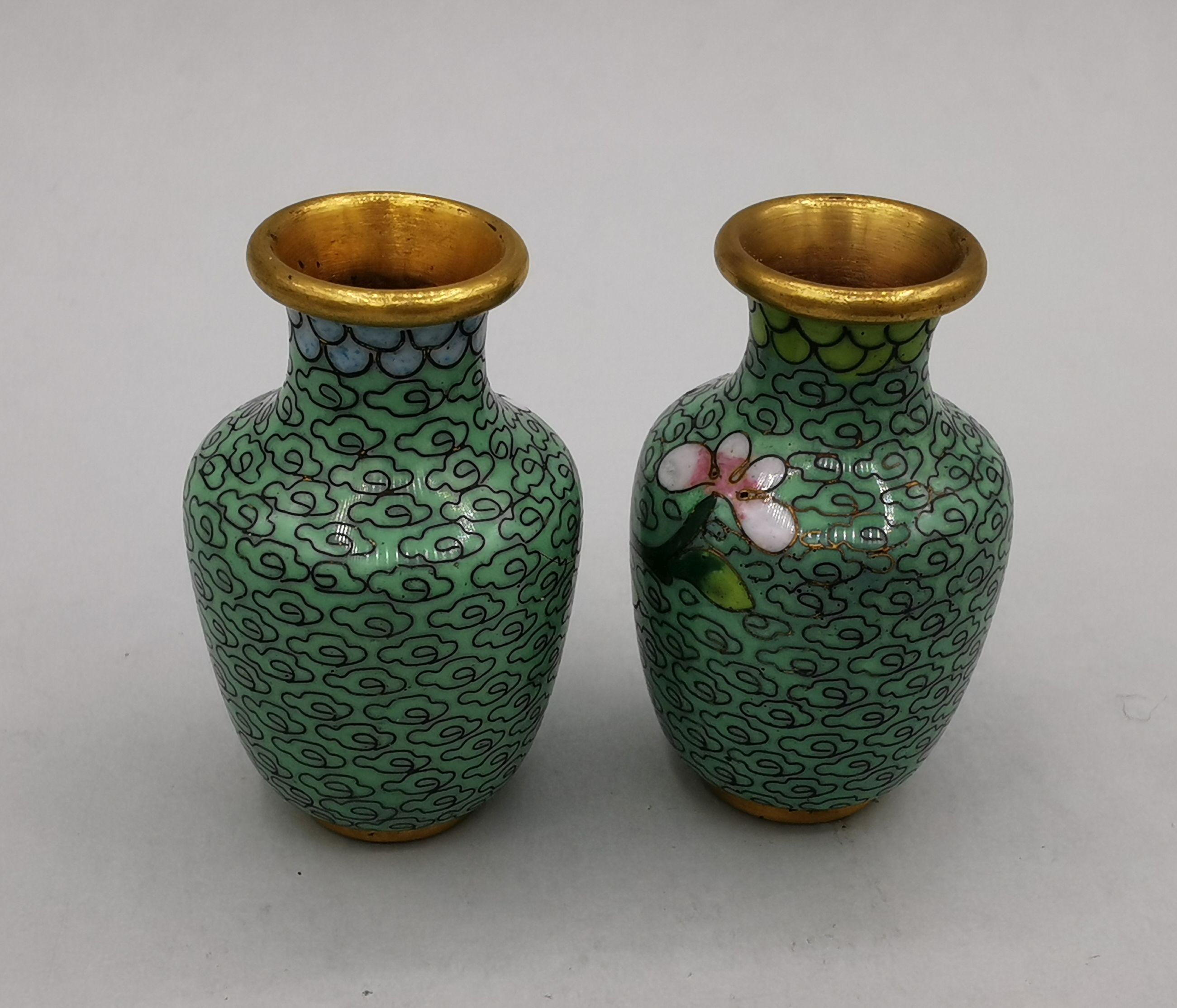 10 MINIATURE CLOISONNE OBJECTS - Image 6 of 15