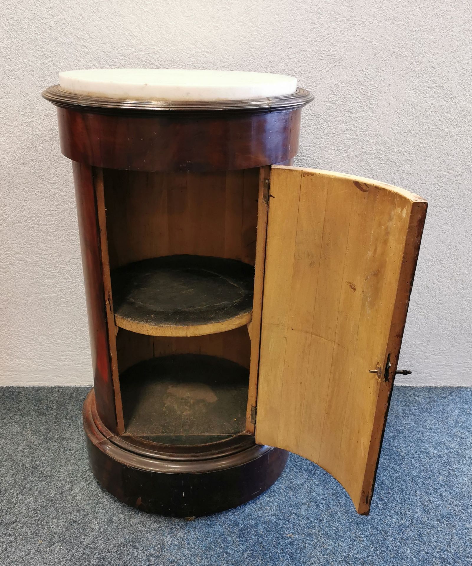 SÄULENSCHRANK - Bild 2 aus 5