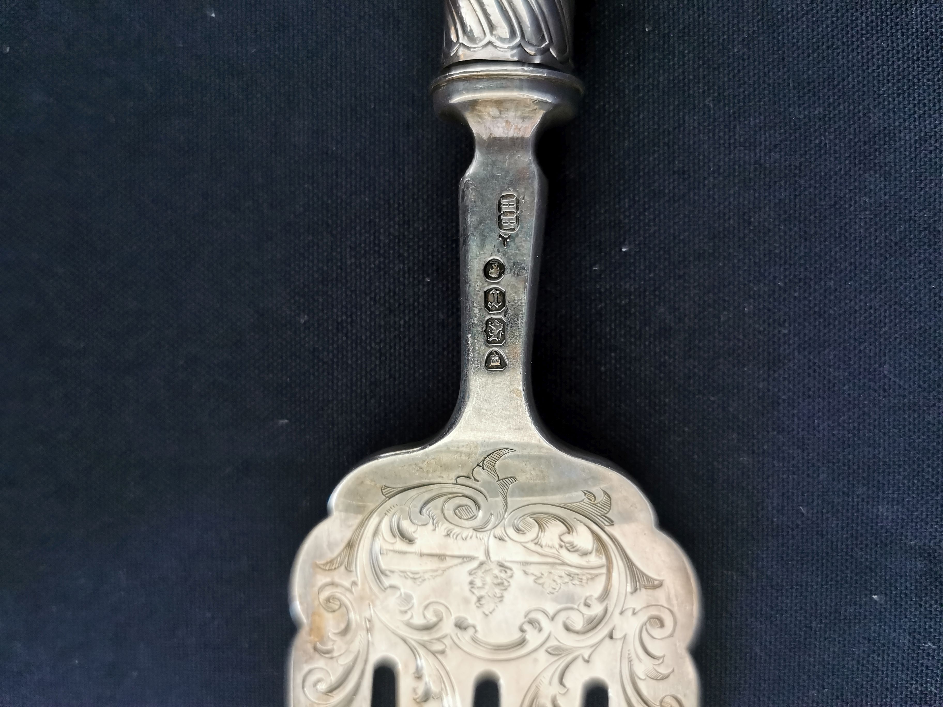 VICTORIAN SERVING FORK - Image 3 of 3