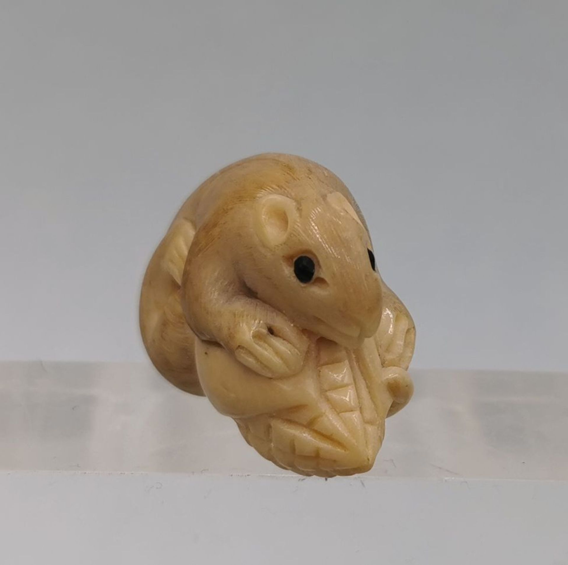 NETSUKE: MOUSE WITH CORNCOB - Image 4 of 5