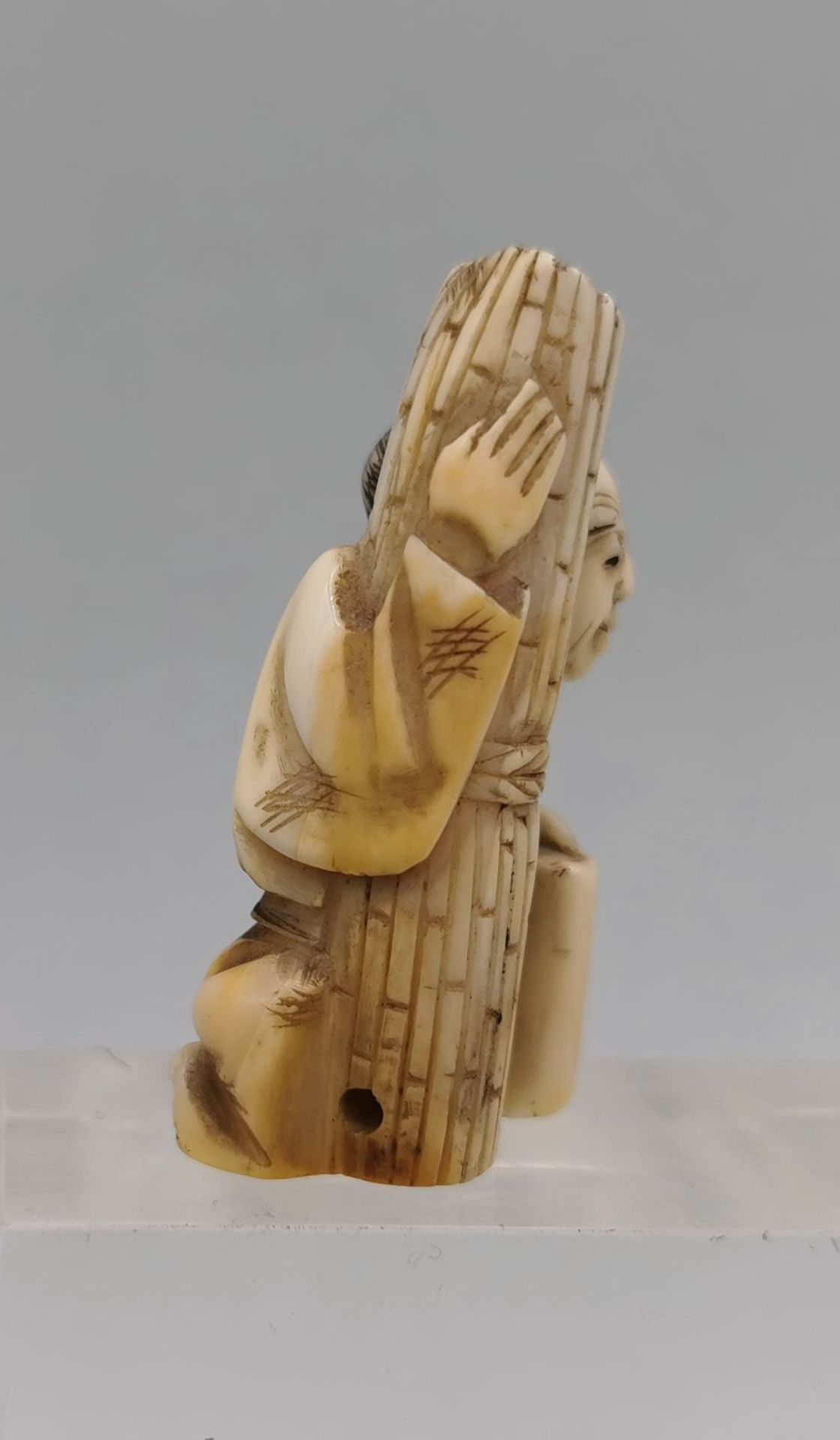 NETSUKE: FARMER WITH BAMBOO - Image 4 of 6