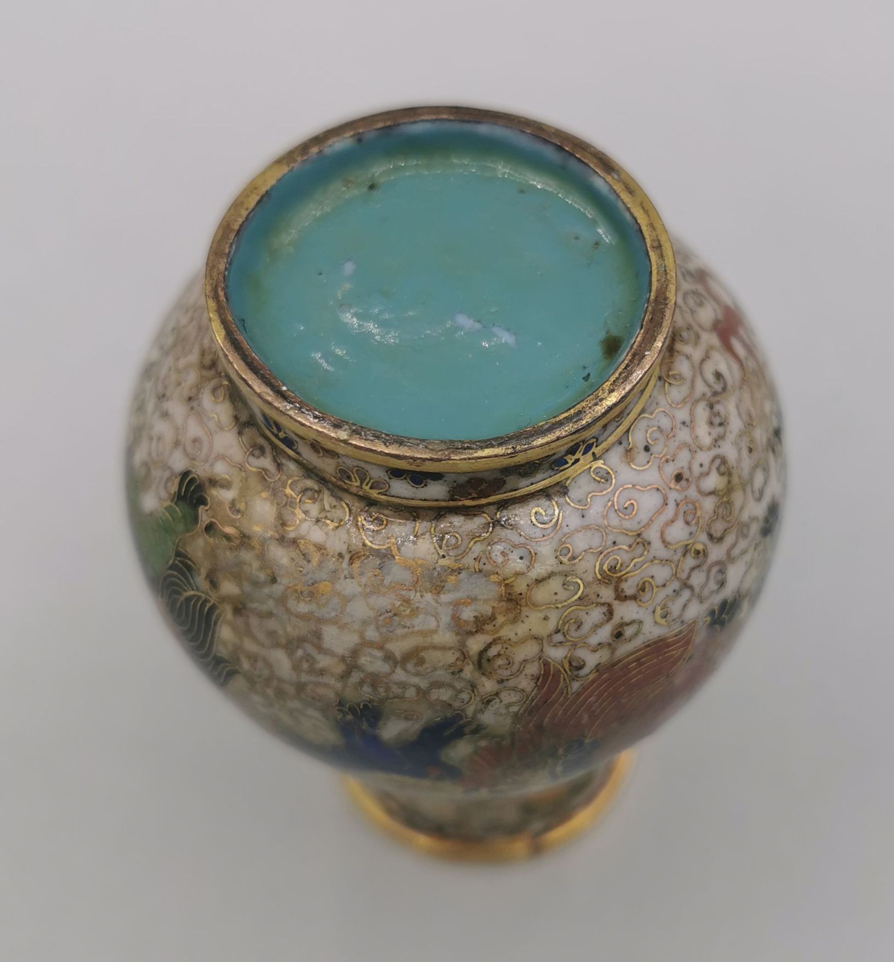 KLEINE CLOISONNE-VASE MIT FEINEM DRACHENDEKOR - Bild 10 aus 11