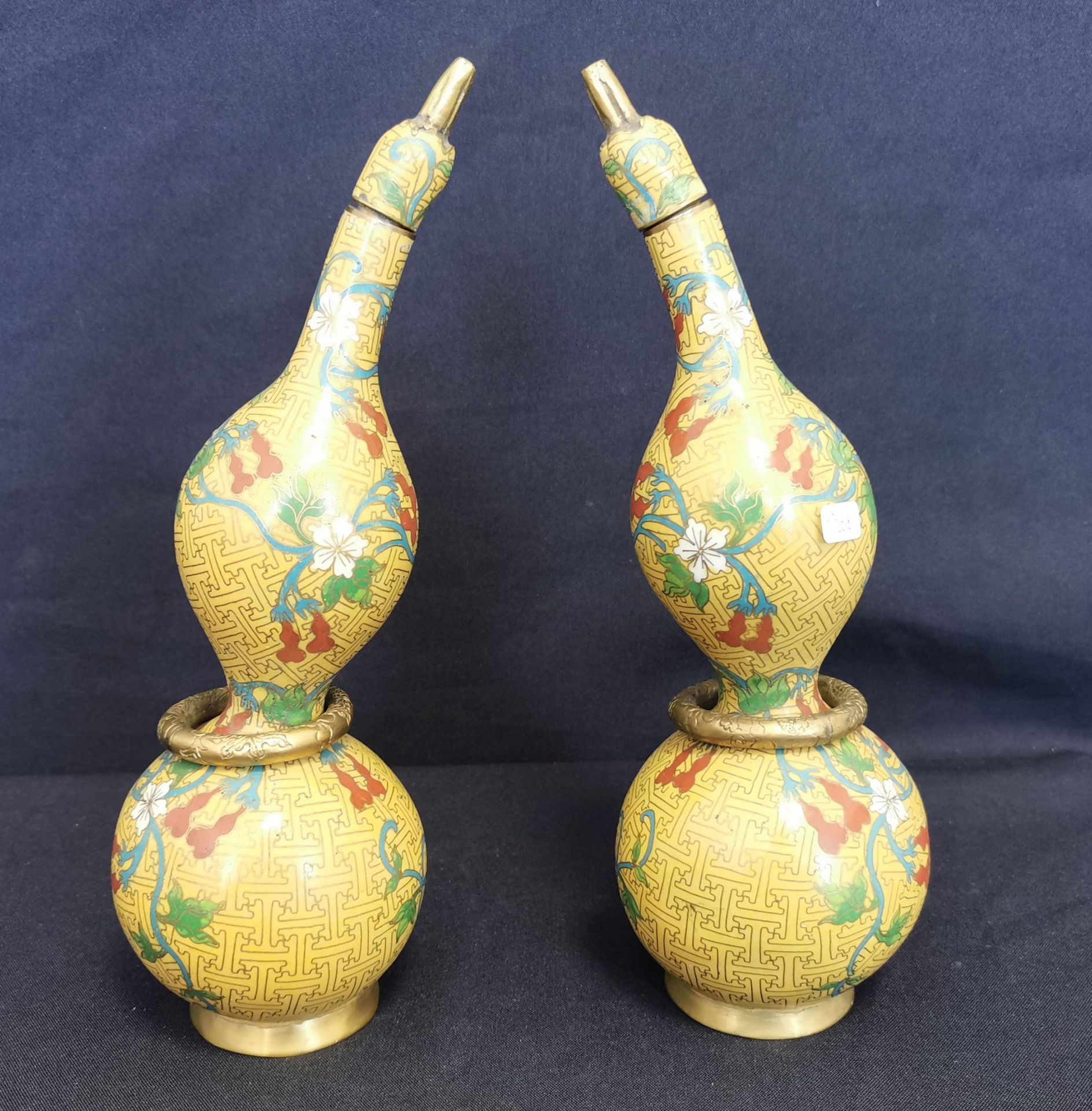 2 CLOISONNE VASES IN THE SHAPE OF A BOTTLE GOURD - Image 2 of 4