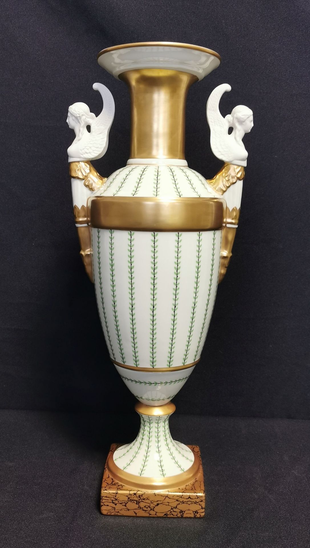 VASE IN CLASSICISTIC FORM - Image 3 of 5