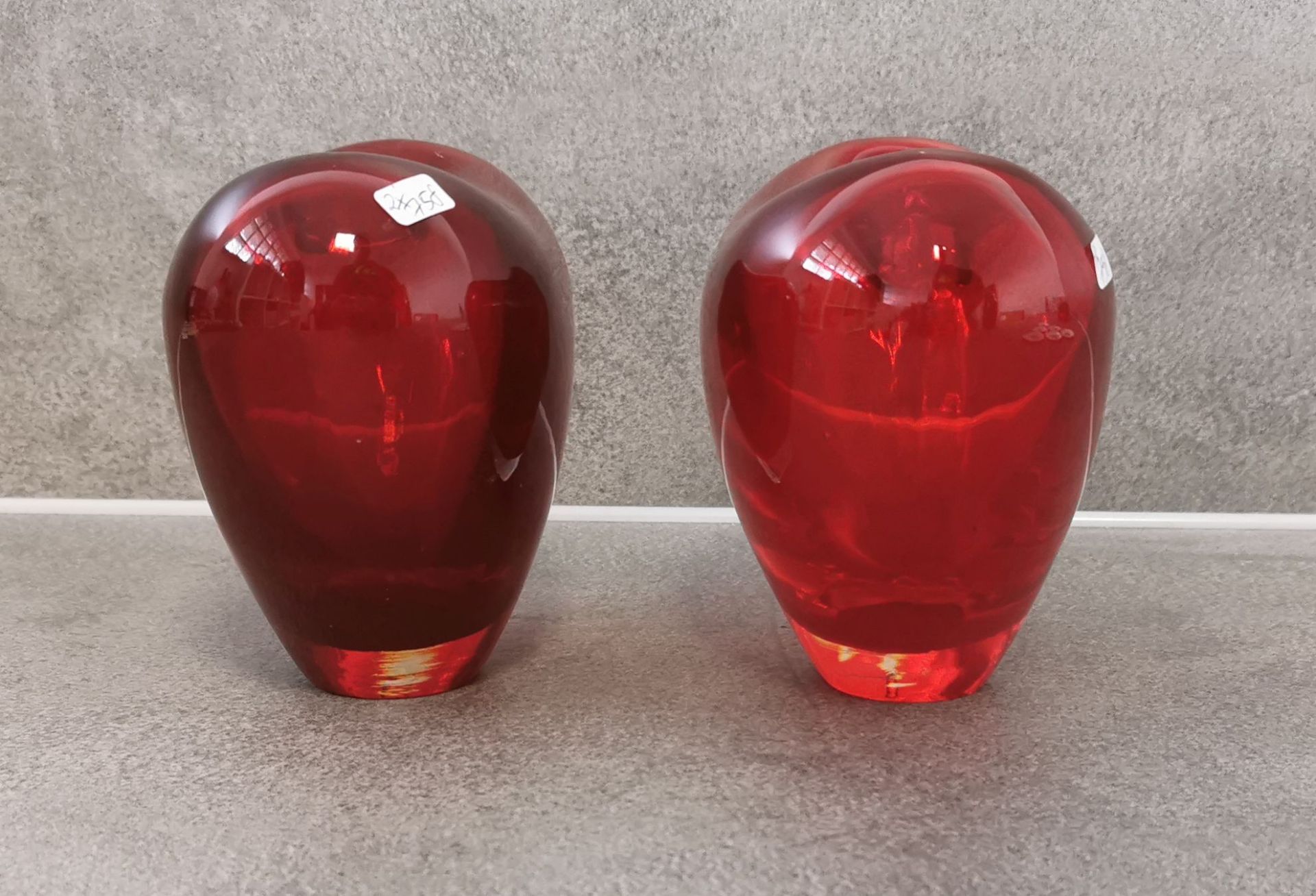VASES IN THE SHAPE OF A HEART - Image 2 of 3