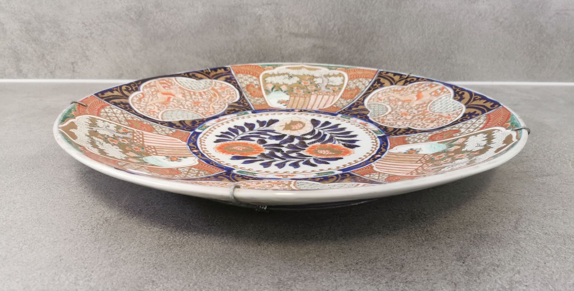 LARGE IMARI PLATE - Image 2 of 3