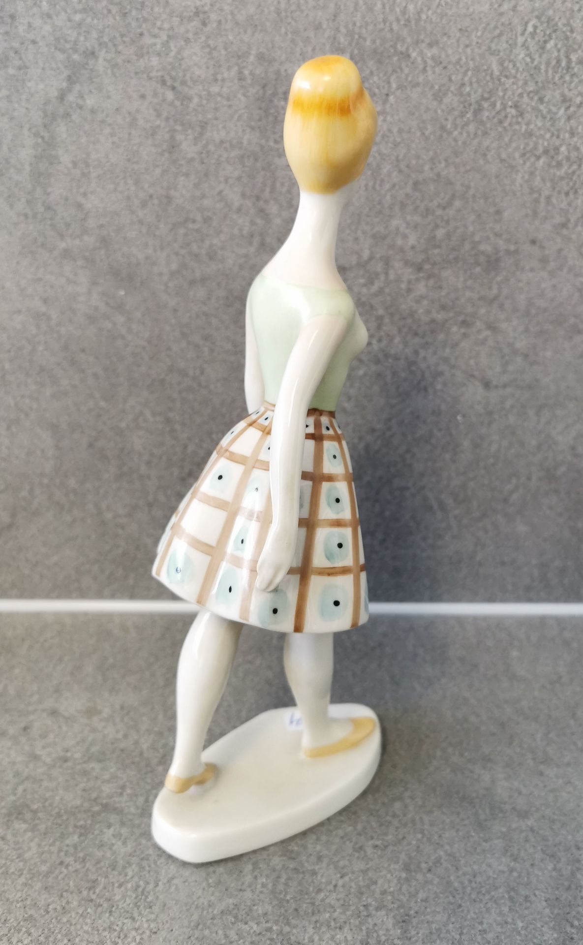 PORCELAIN FIGURE "YOUNG WOMAN" - Image 2 of 3