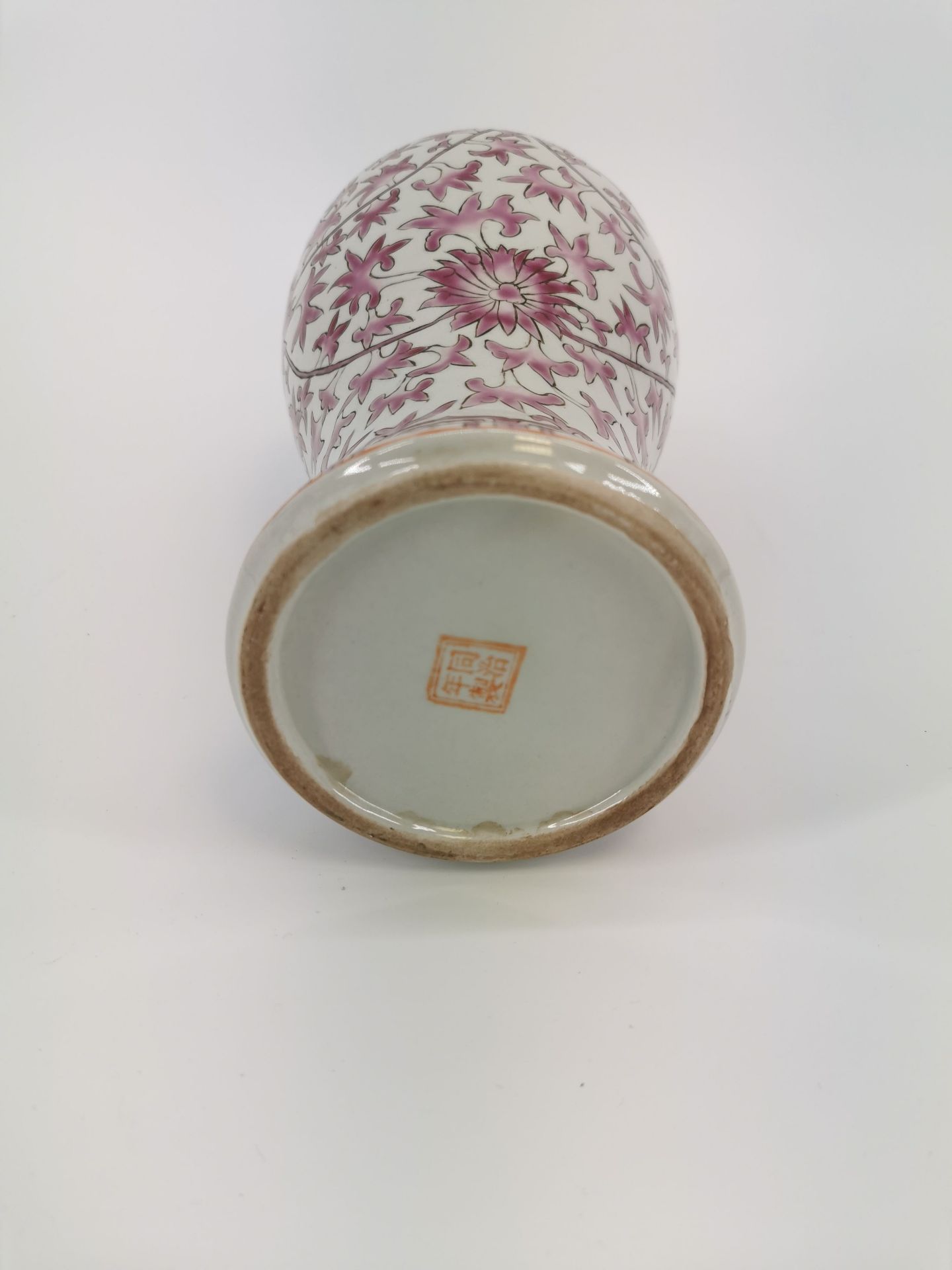 VASE WITH RED PAINTING - Image 4 of 5