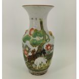 VASE MIT MASKARONEN