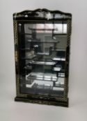 CHINOISE WANDVITRINE