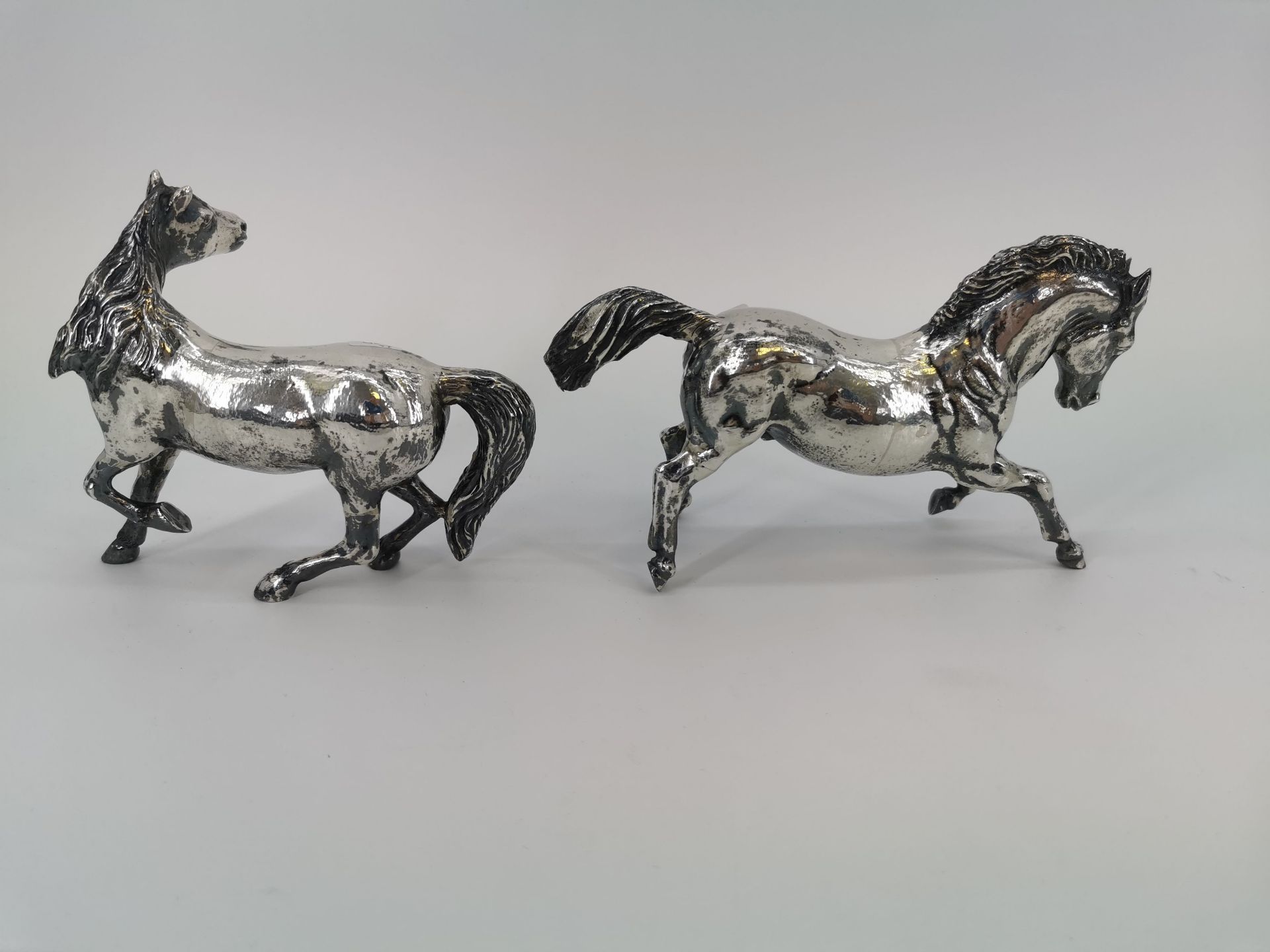 2 CENTREPIECES "HORSES  - Image 3 of 4
