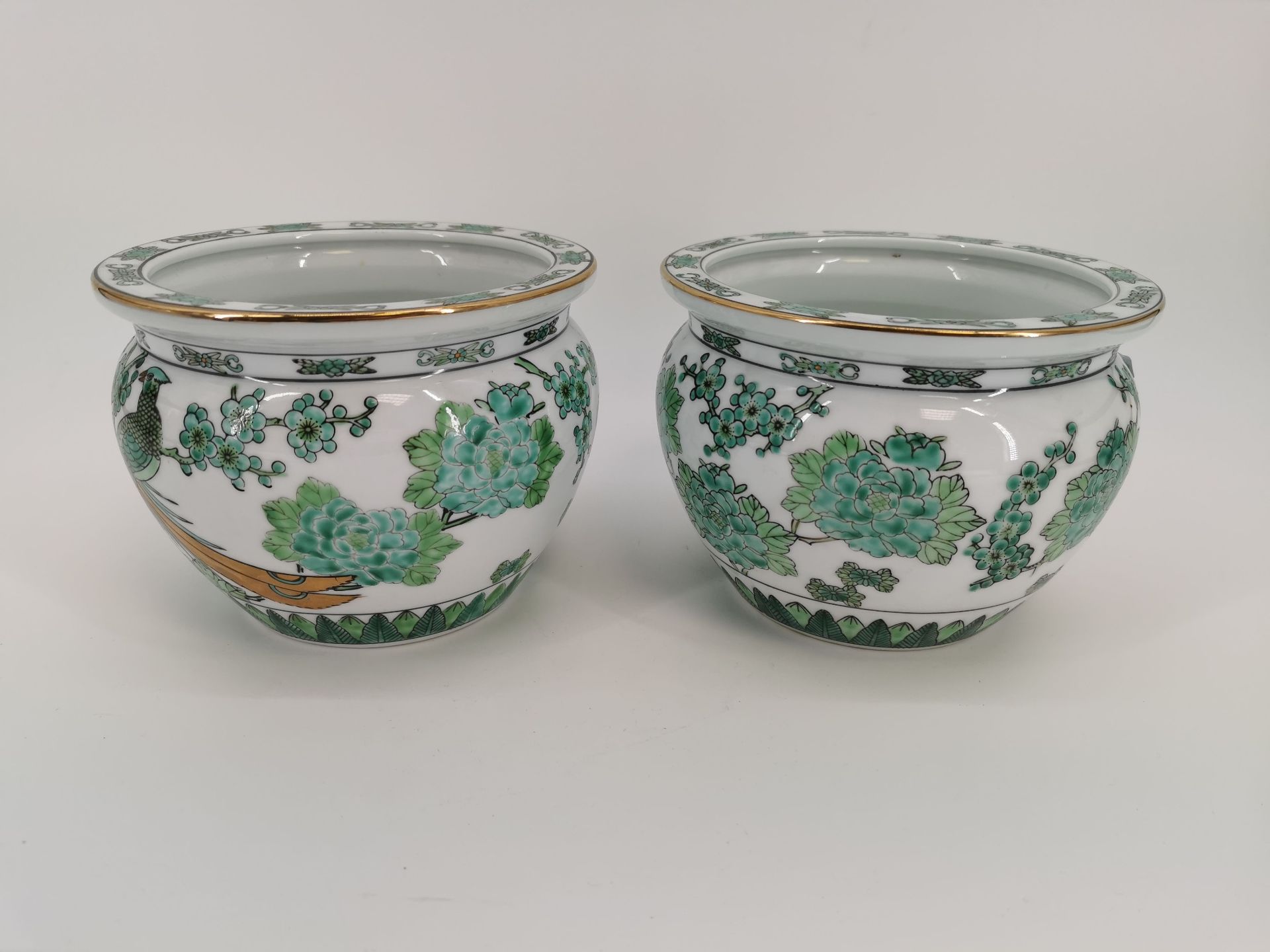 PAIR OF CACHEPOTS, Imari porcelain, Japan, marked "Goldimari" and "handpainted" under the stand. - Image 3 of 4