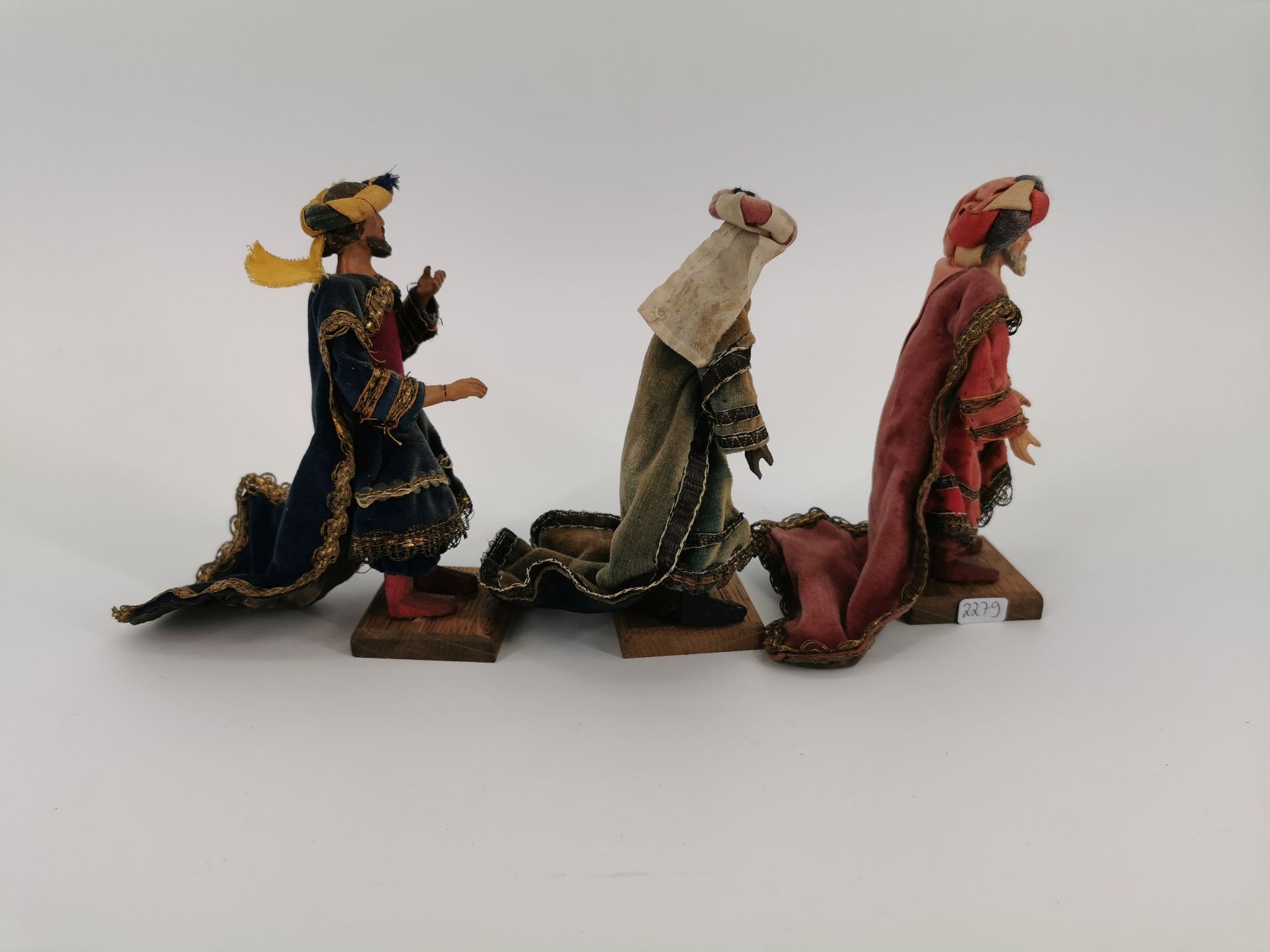 FIGURES OF THE HOLY THREE KINGS IN THE STYLE OF NEAPOLITAN NATIVITY FIGURES - Image 2 of 4