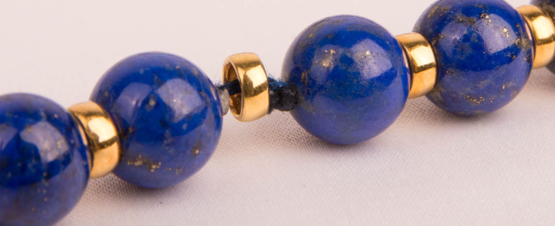Long lapis lazuli necklace, 750/585 yellow gold. - Image 3 of 5