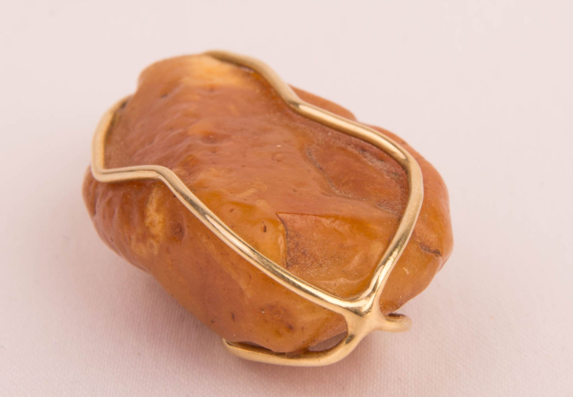 Tilo Treuter, natural amber pendant, 585 yellow gold. - Image 2 of 3