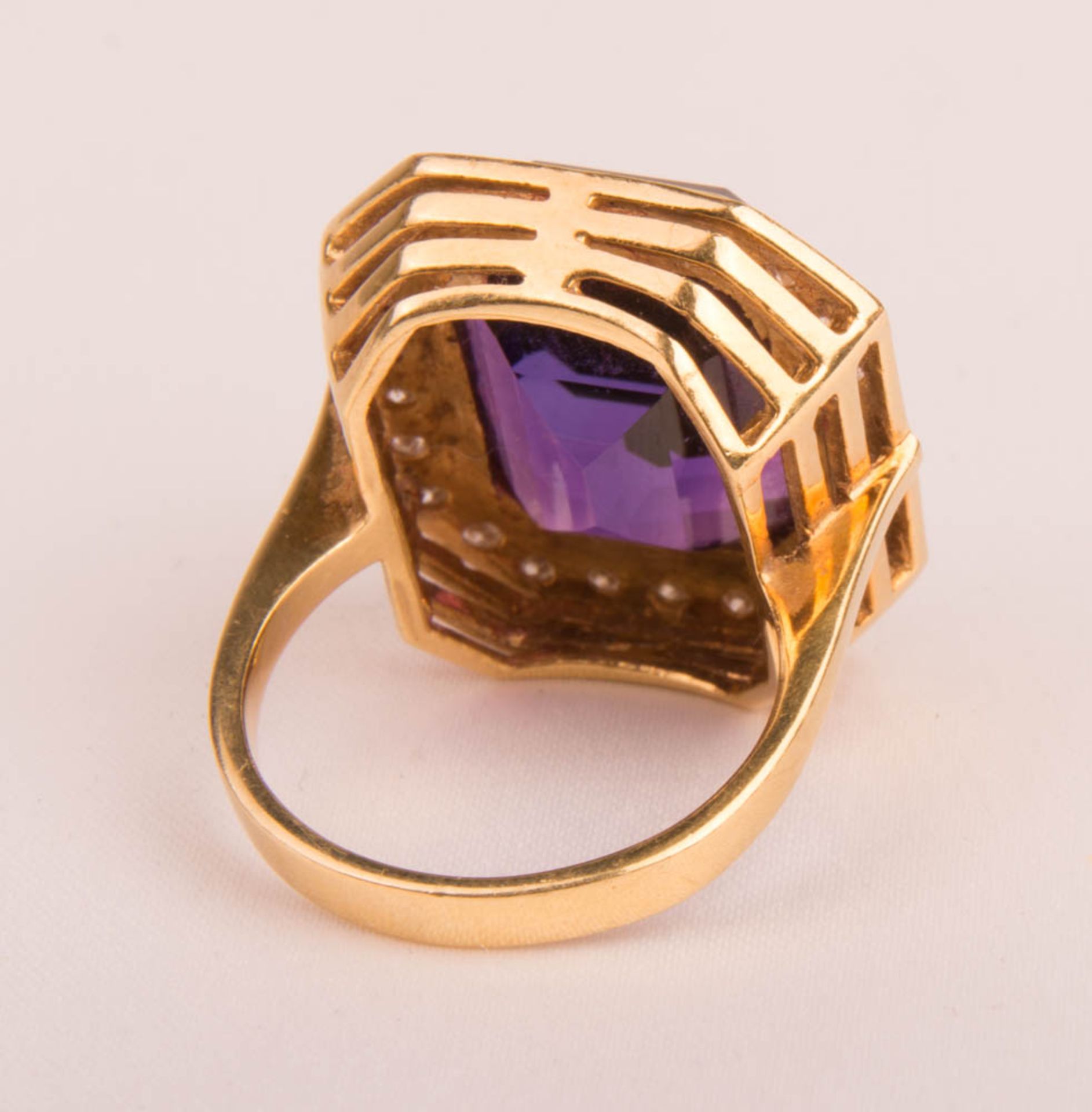 Ring mit Amethyst und Brillanten, 750er Gelbgold. - Bild 4 aus 6
