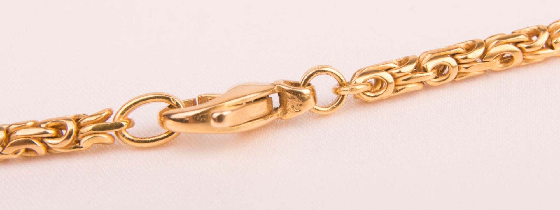 Halskette mit großem Peridot-Anhänger, 750er Gelbgold. - Bild 4 aus 5