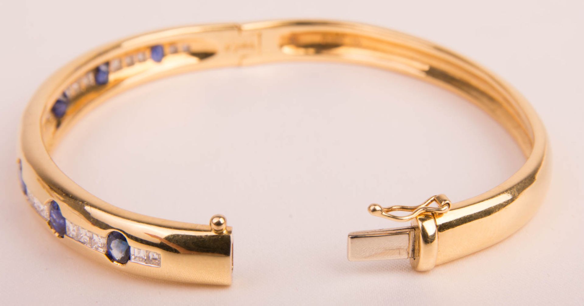 Wempe, bangle with sapphires and diamonds, 750 yellow gold. - Image 8 of 8