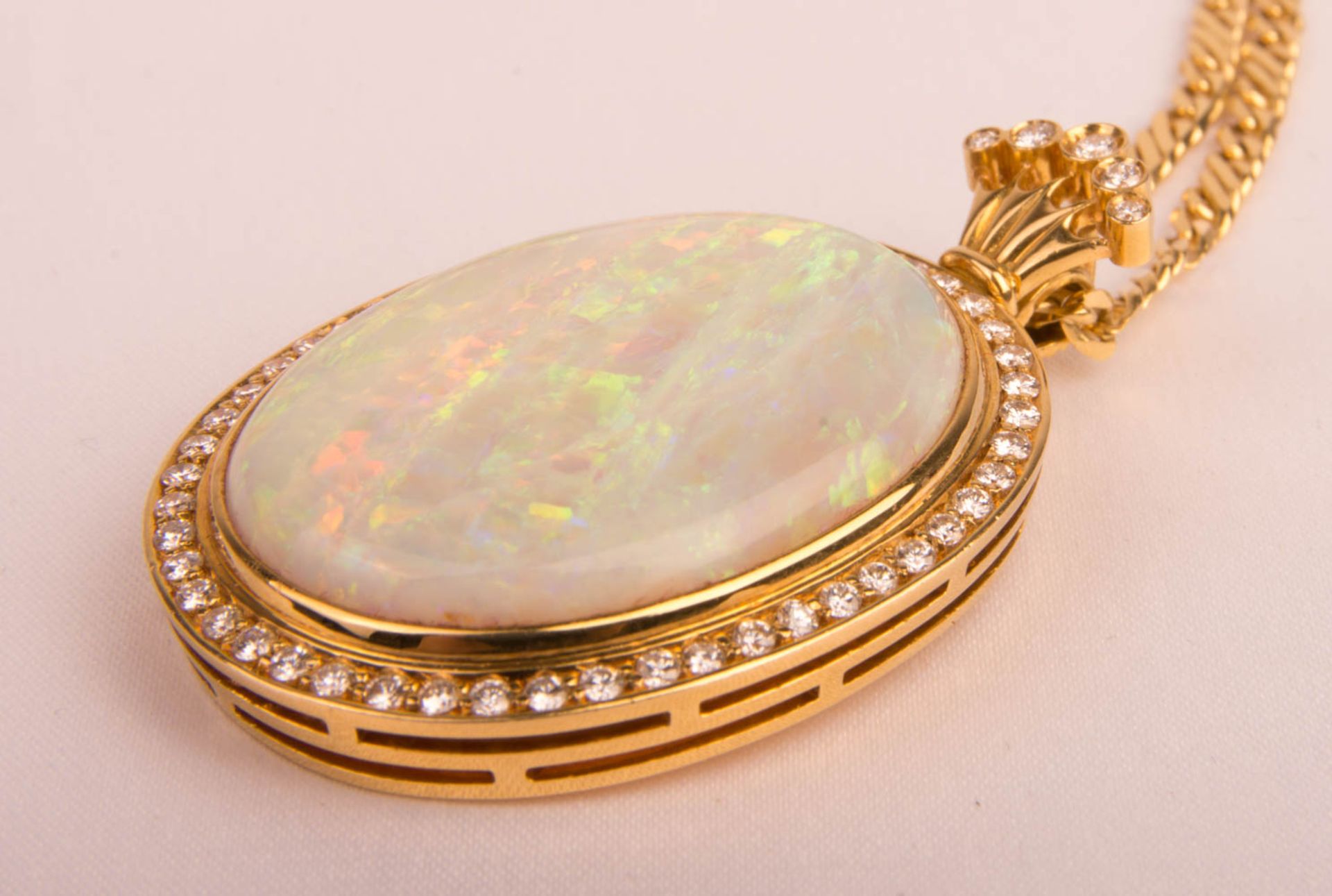 Necklace with large opal pendant, 750 yellow gold. - Image 2 of 6