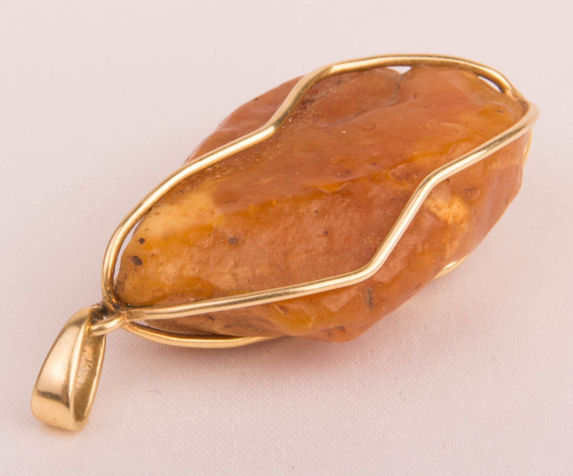 Tilo Treuter, natural amber pendant, 585 yellow gold.