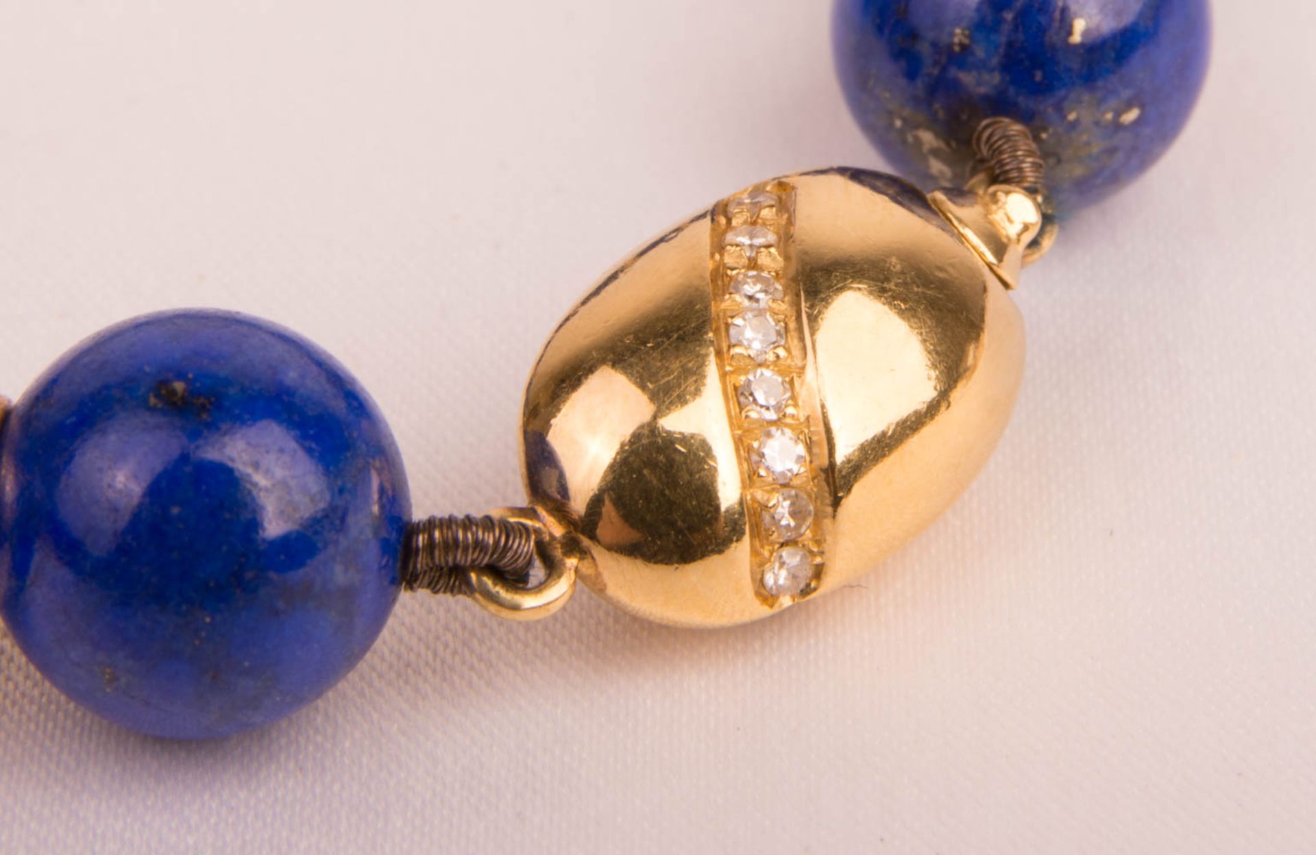 Long lapis lazuli necklace, 750/585 yellow gold. - Image 2 of 5