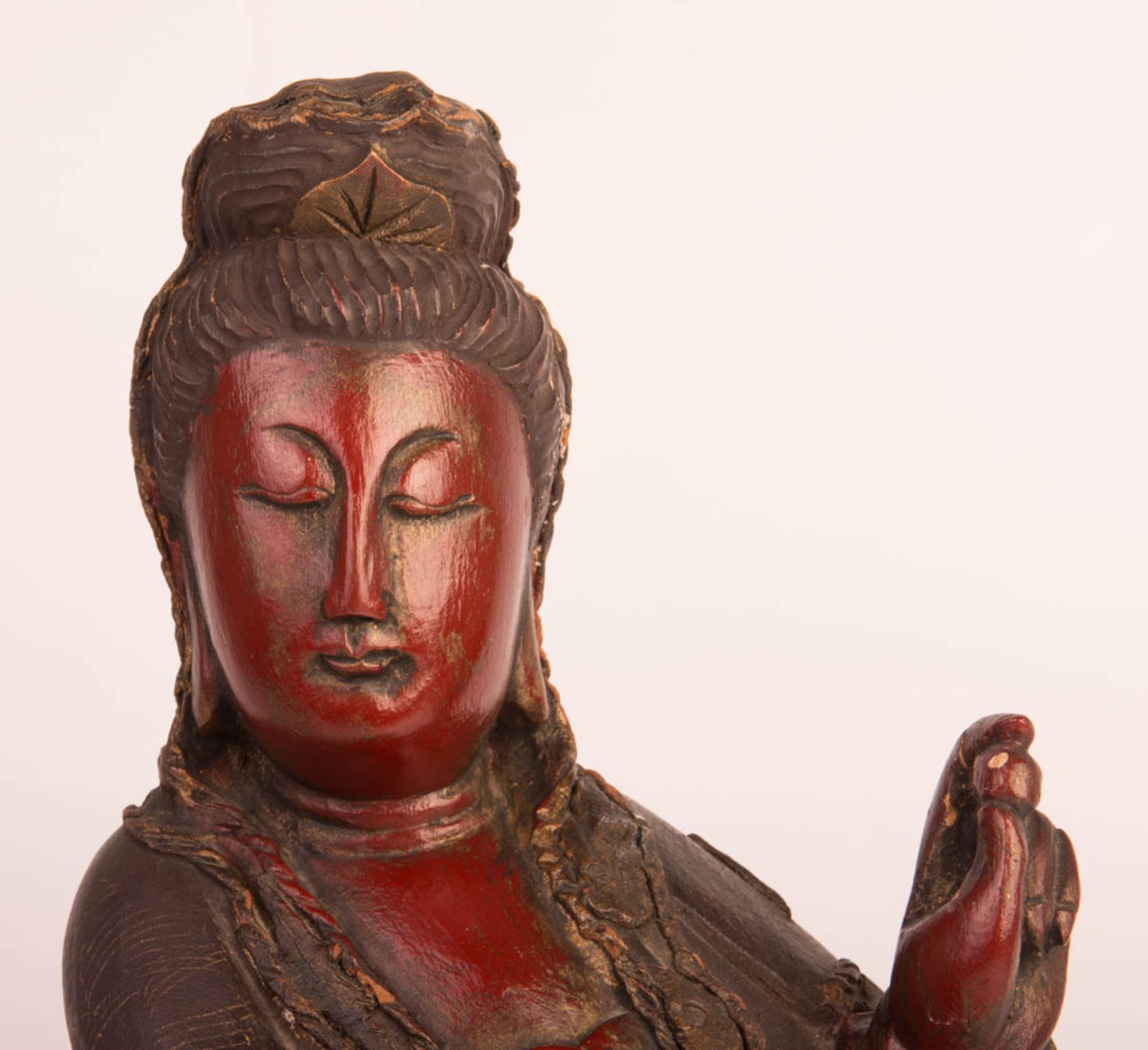 Bodhisattva/ Guanyin mit Lotus, Holzfigur, China. - Bild 5 aus 8