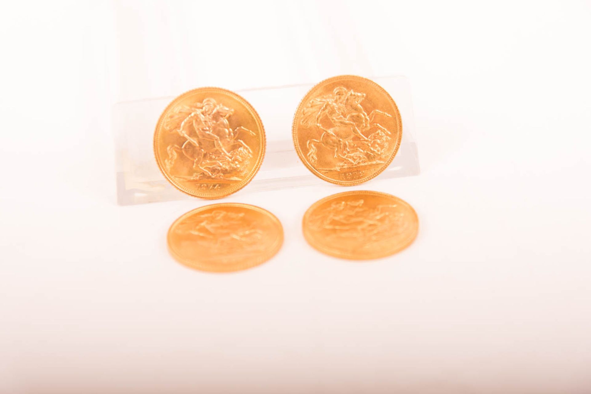 Konvolut von 4 Australien 1 Sovereign Goldmünzen. 1911 - 1912 - 1958 - 1974