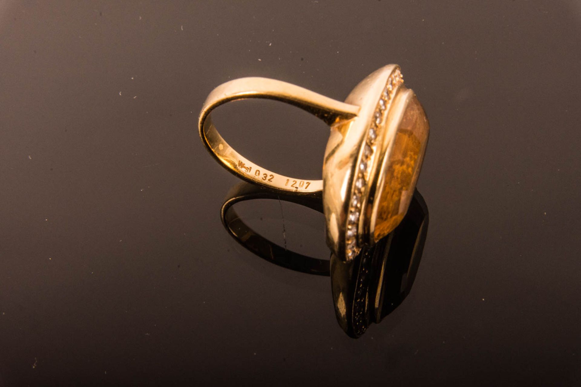 Ring mit auffälligem Edelstein und Brillanten, 750er Gelbgold. - Bild 4 aus 5