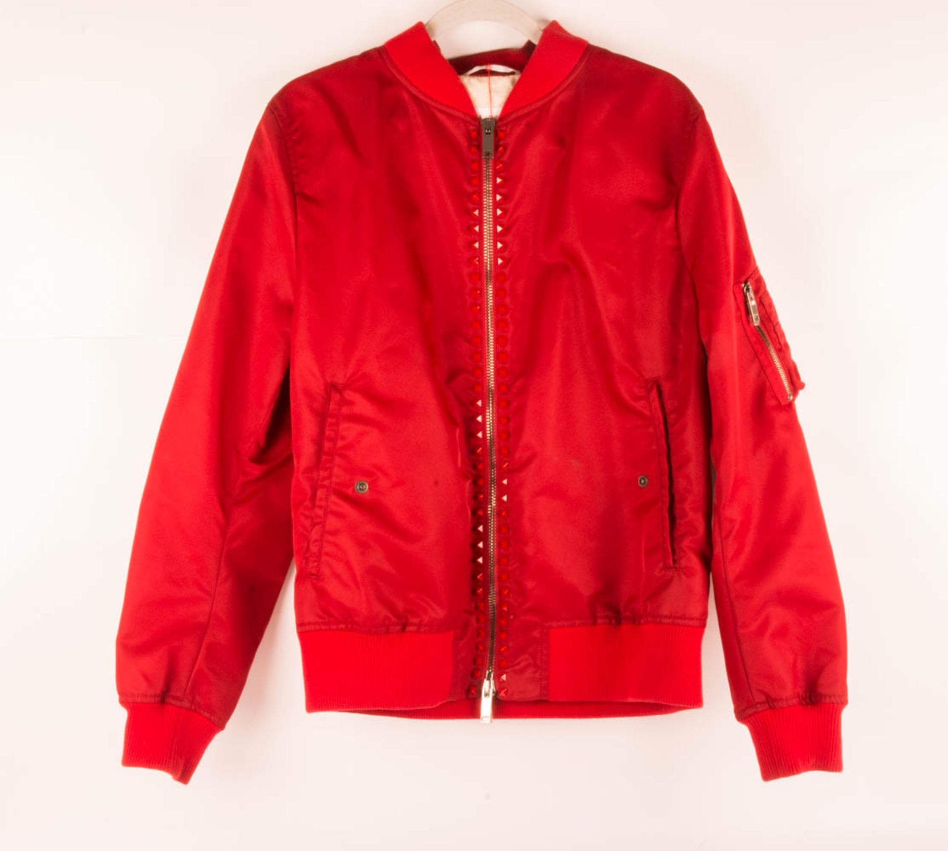 Valentino rote Bomberjacke.