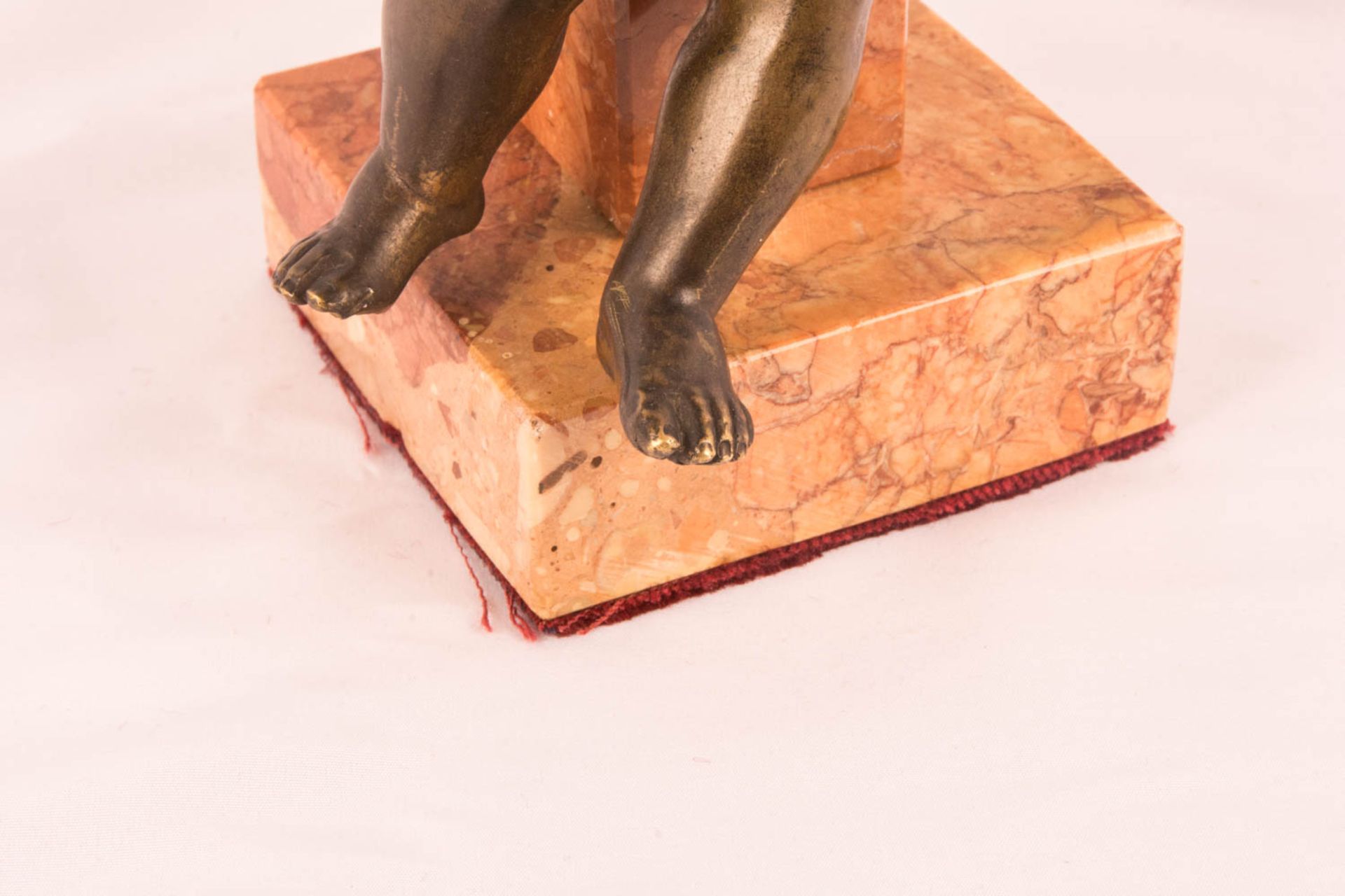 Bronzefigur auf Marmorsockel - Bild 3 aus 5