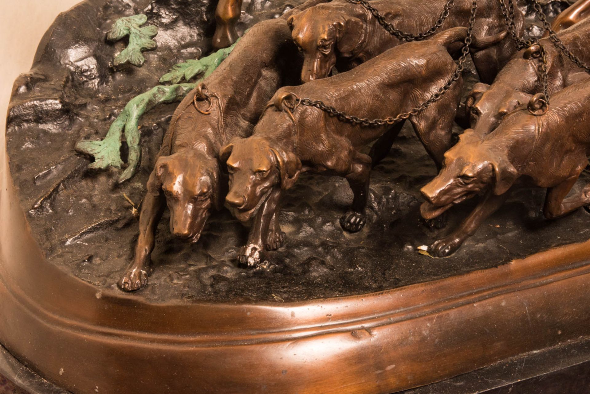 Bronzeskulptur Reiter mit Hundemeute - Bild 2 aus 9
