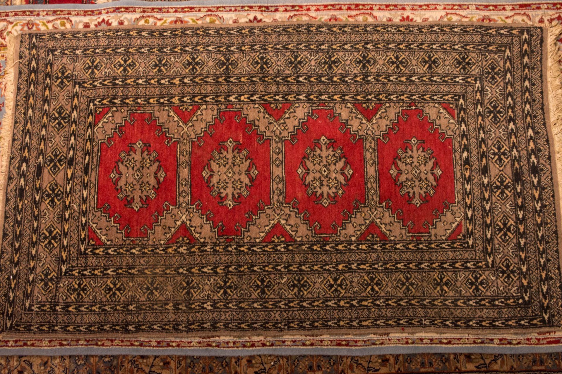 Konvolut von 8 Teppichen,  Seide - Wolle  verschiedene Größen - Bild 3 aus 11