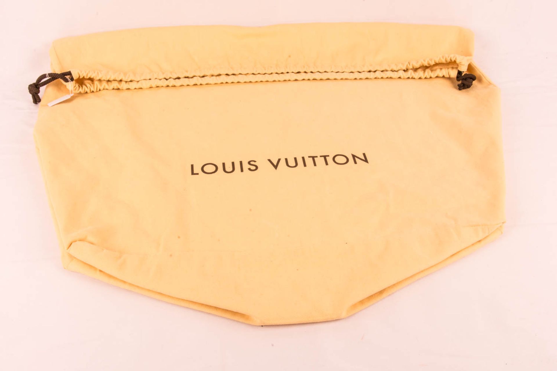 Louis Vuitton, Beuteltasche "Mahina" - Bild 7 aus 7