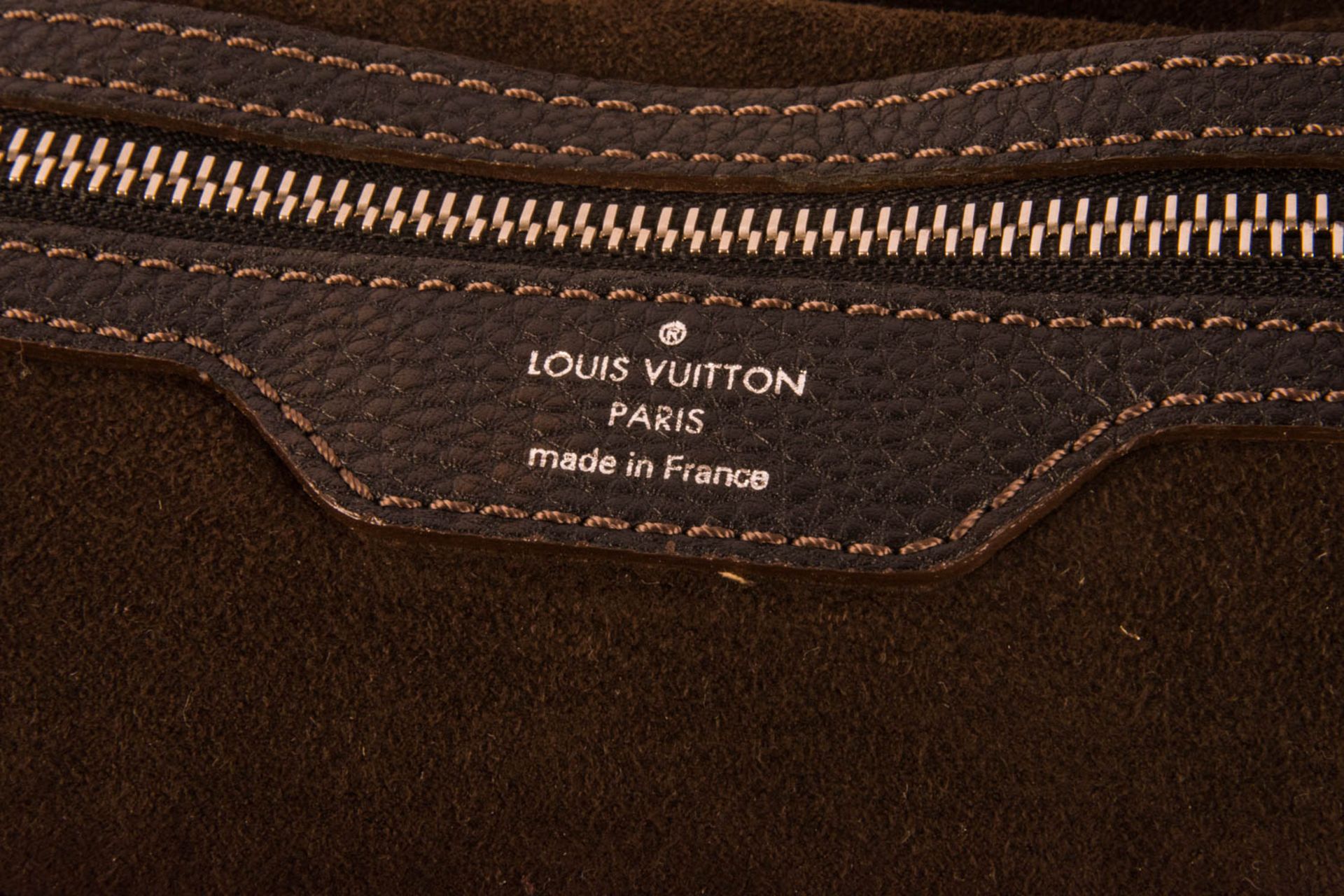 Louis Vuitton, Beuteltasche "Mahina" - Bild 5 aus 7