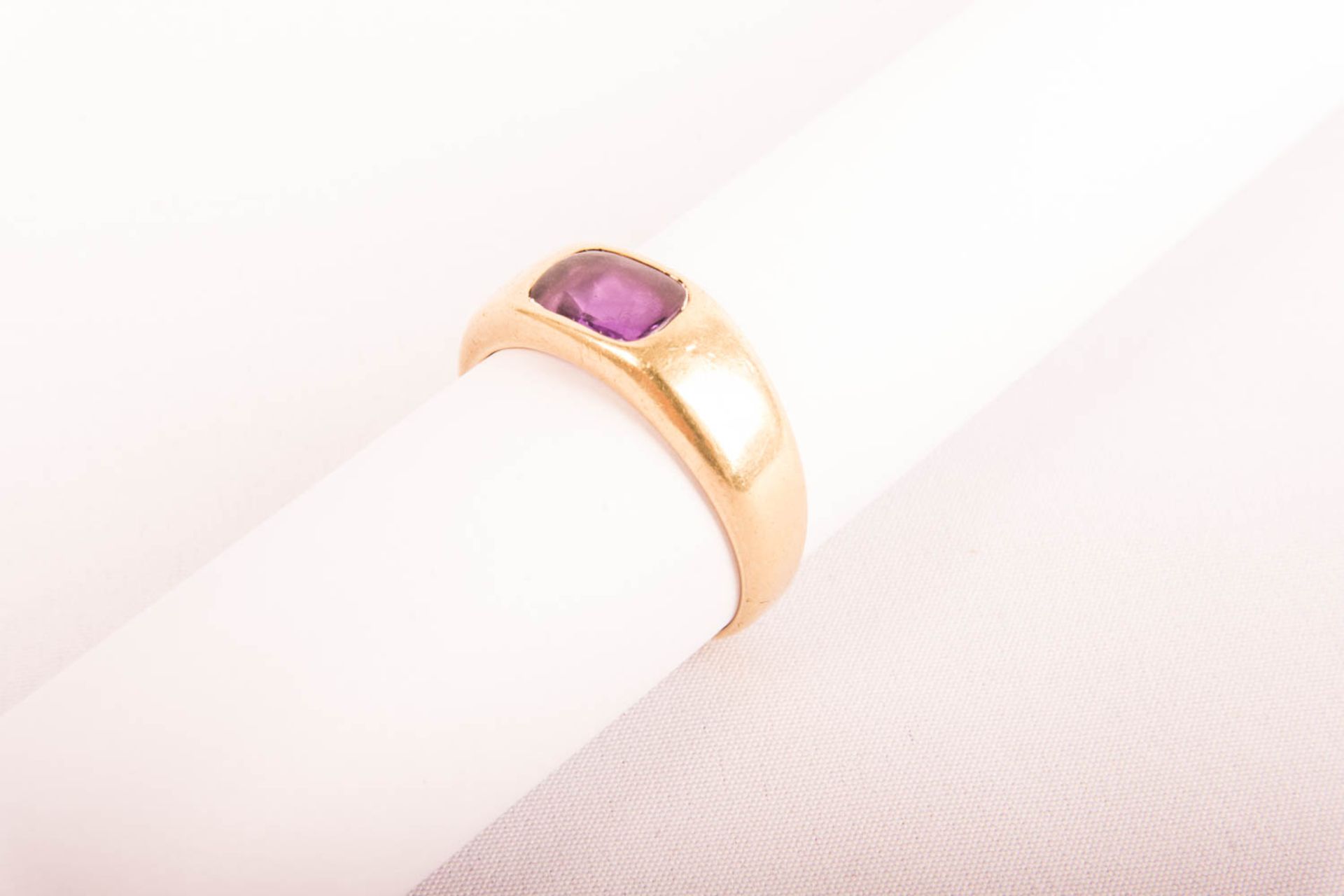 Gelbgoldring mit Amethyst