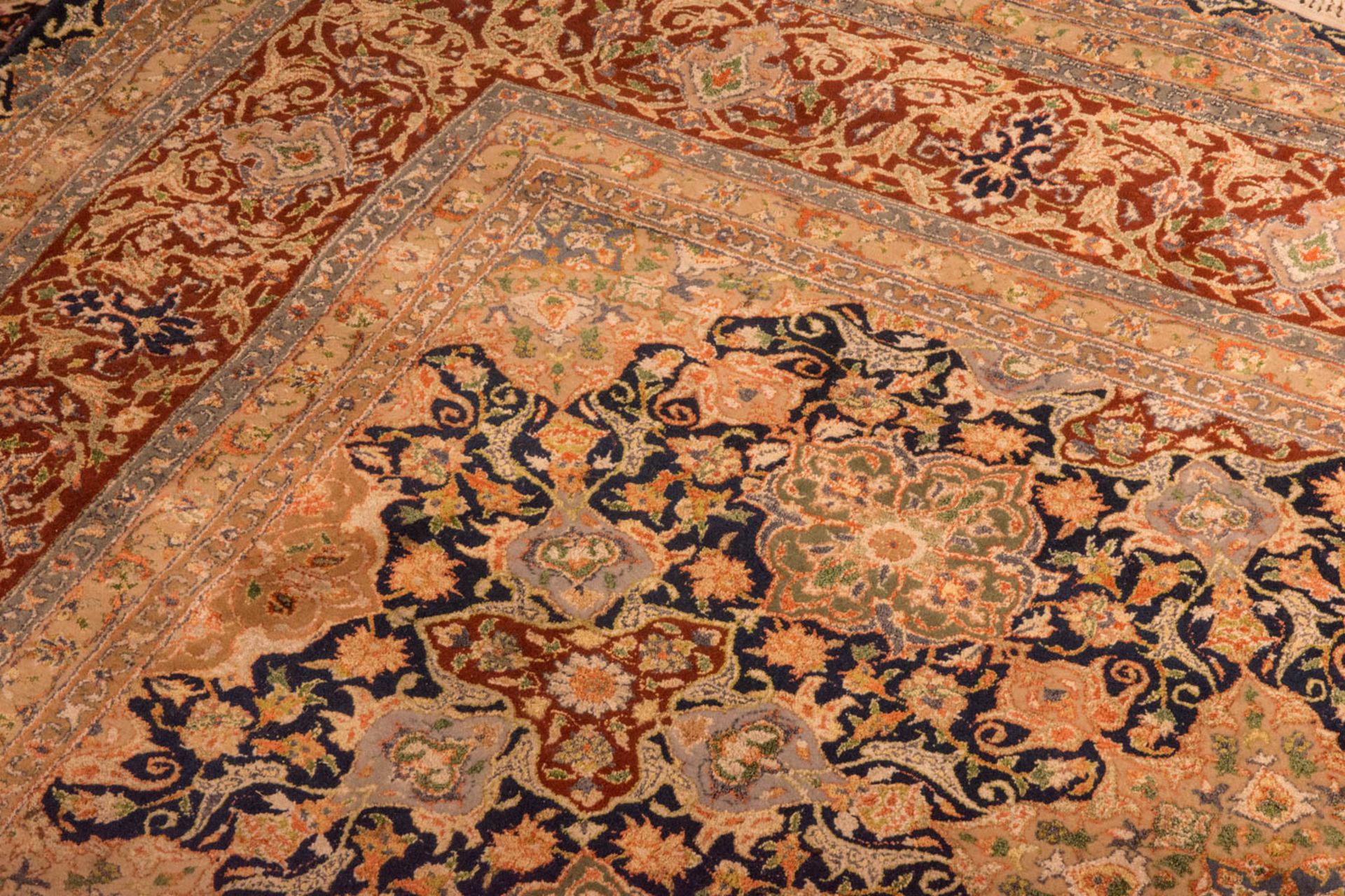 Isfahan Teppich, Seide mit Wolle - Bild 9 aus 11