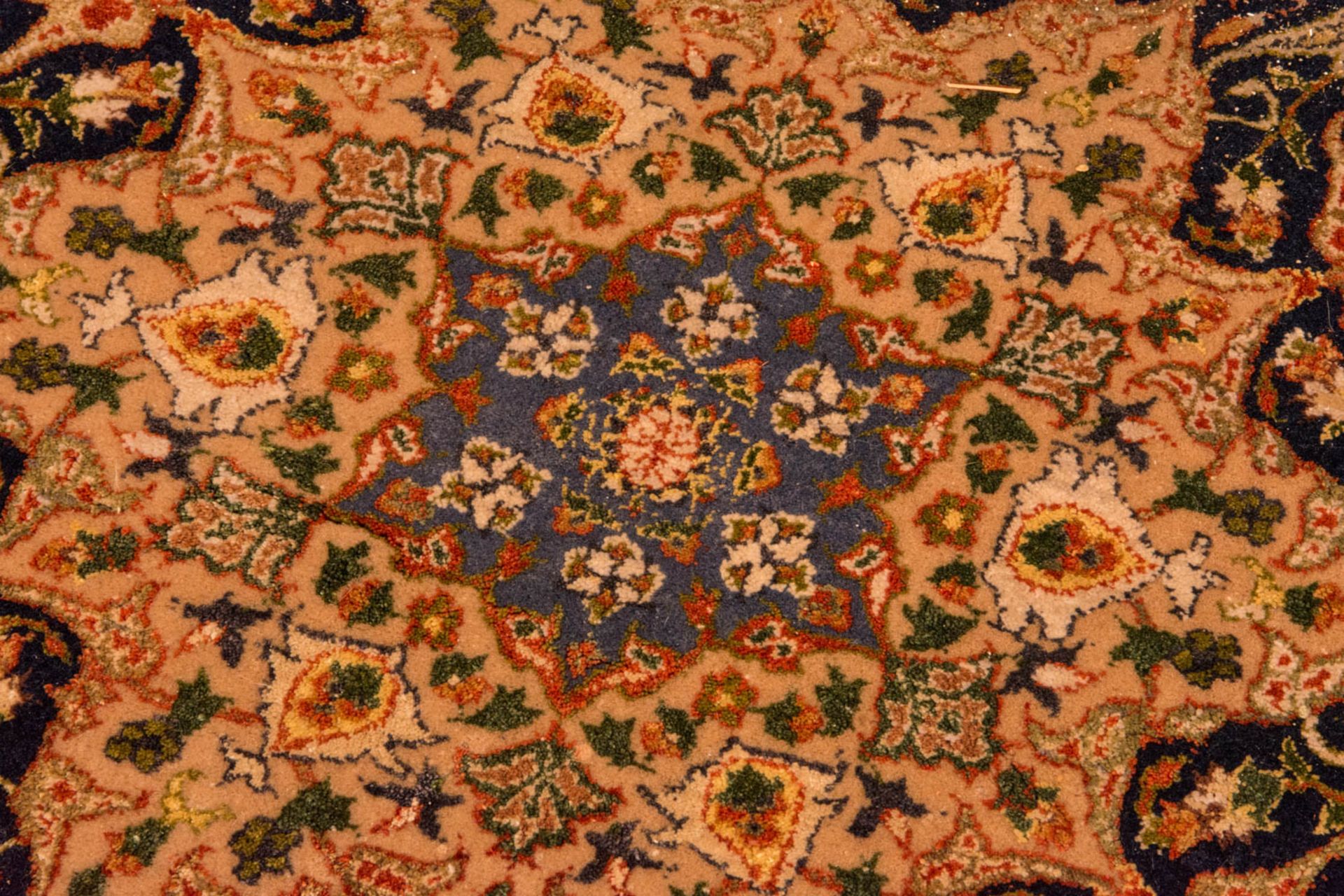 Isfahan Teppich, Seide mit Wolle - Bild 4 aus 11