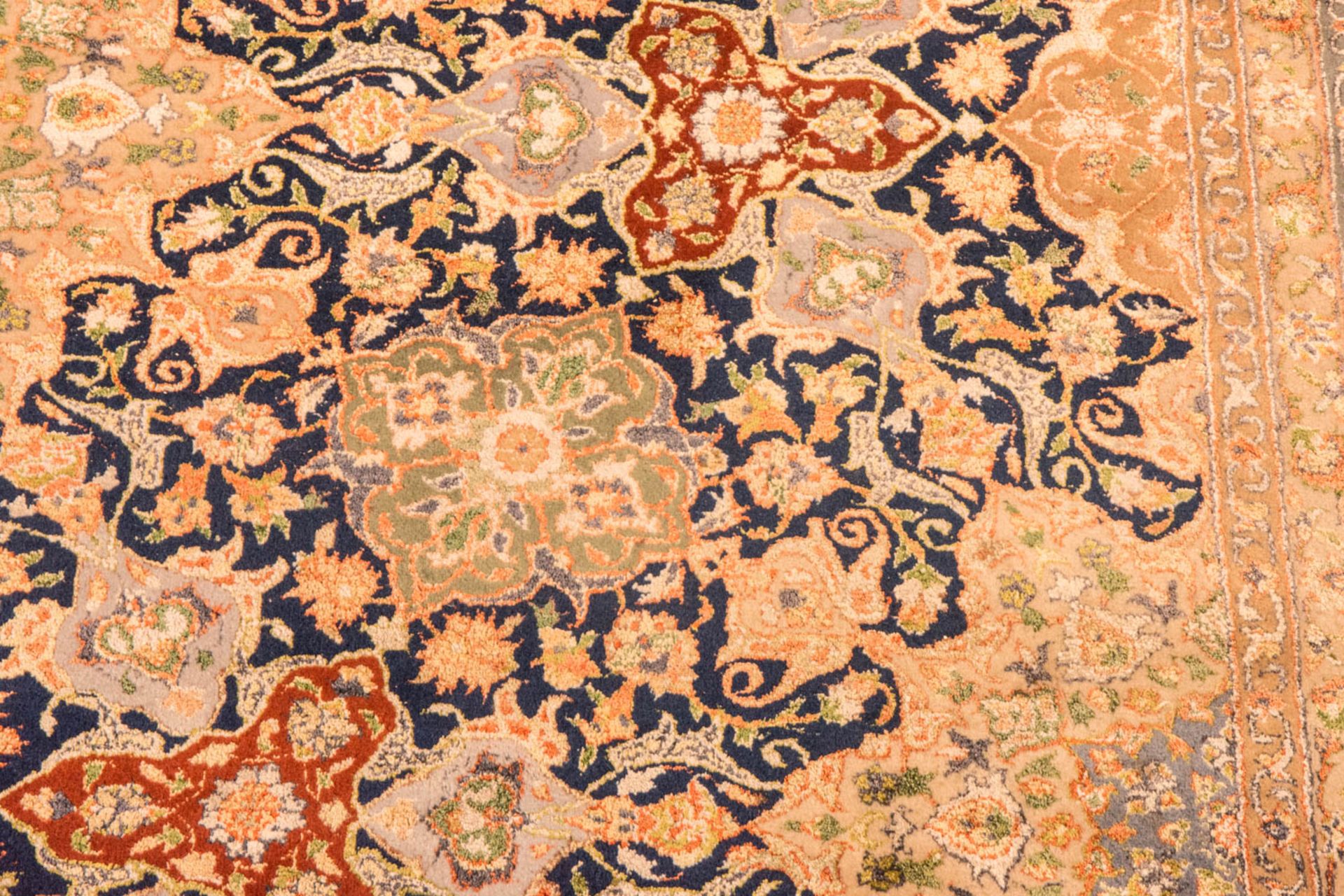 Isfahan Teppich, Seide mit Wolle - Bild 10 aus 11