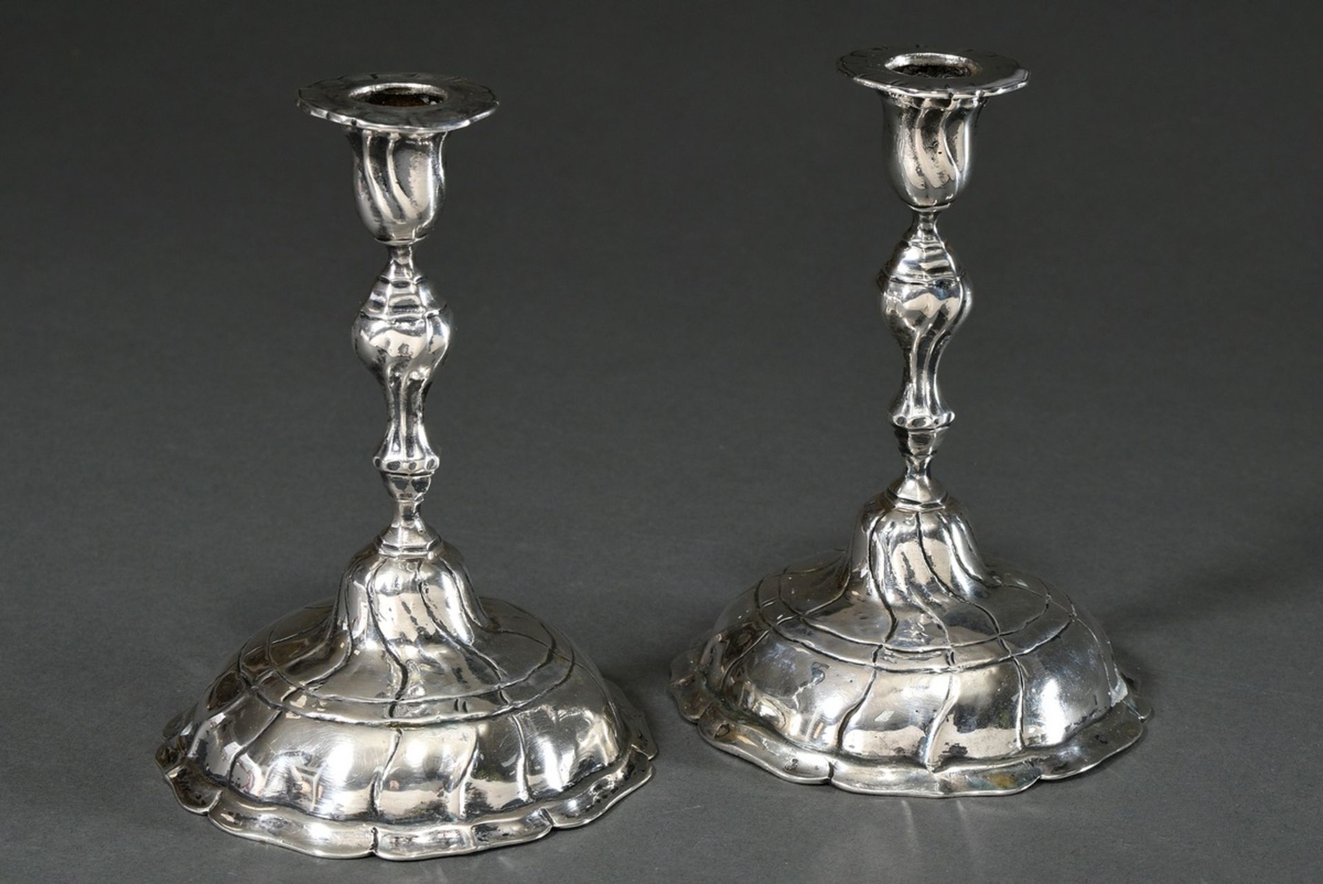 Paar Leuchter in barocker Façon, Otto Arthur/Köln, um 1900, Silber, 457g, H. 14cm, leichte Druckste