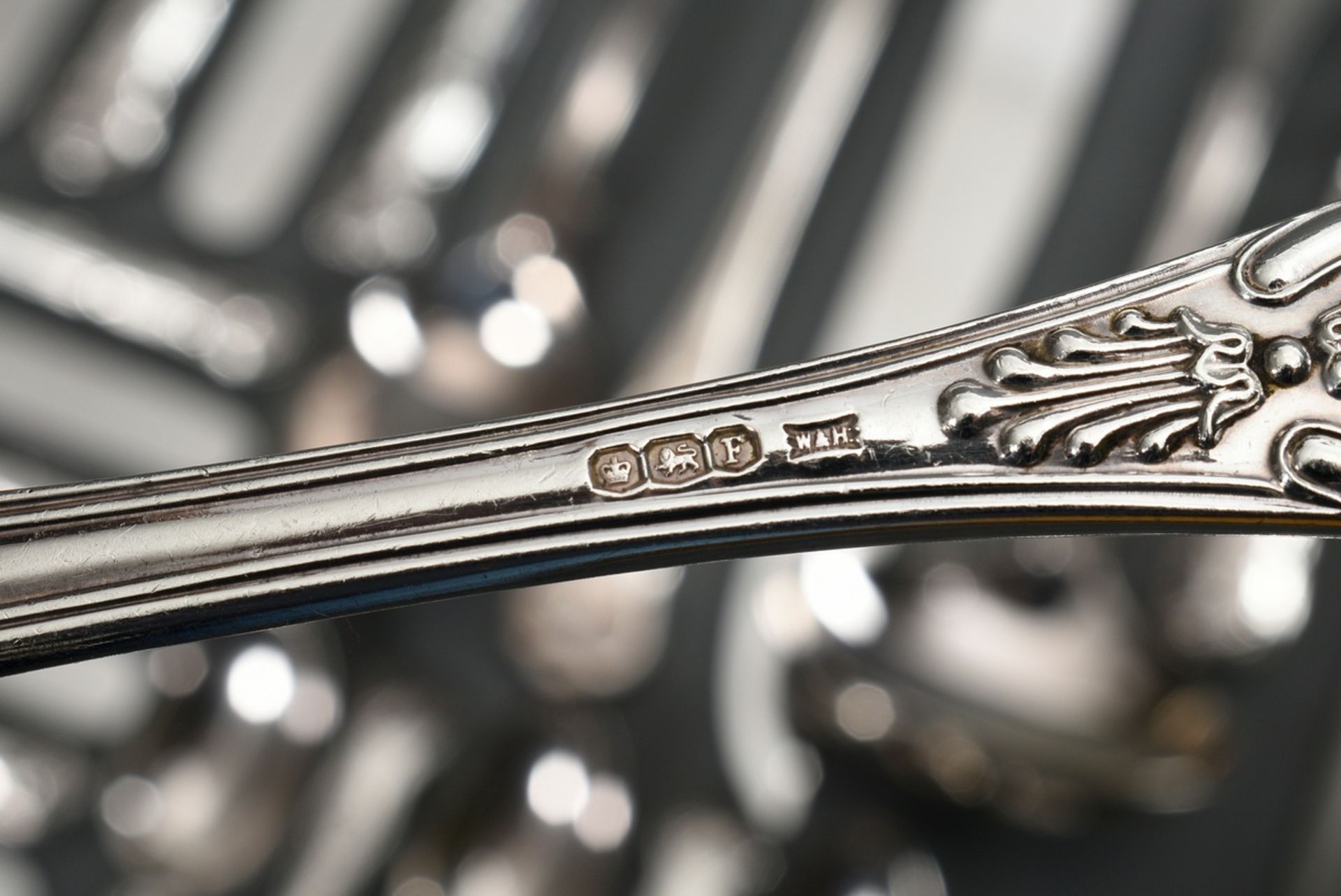 42 pieces of English cutlery "Kings Pattern" in different designs, partly with engraved family cres - Image 4 of 4